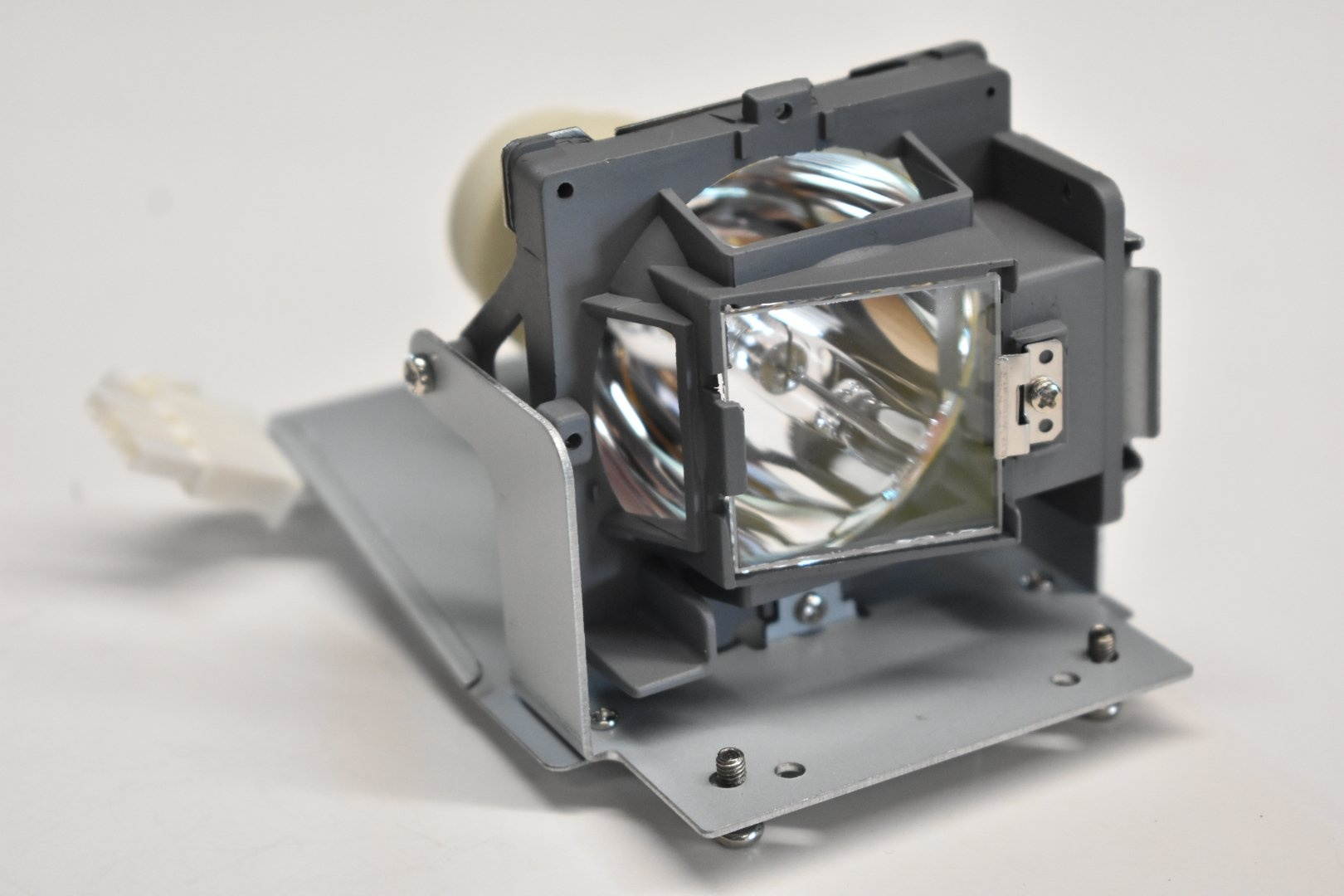 Vivitek D548  OEM Compatible Replacement Projector Lamp . Includes New Osram P-VIP 190W Bulb and Housing