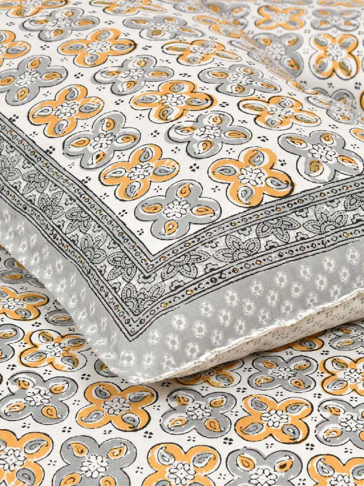 JaipurFabric Grey & Orange 180 TC 100% Cotton Mini Blocks Double Bedsheet with 2 Pillow Covers