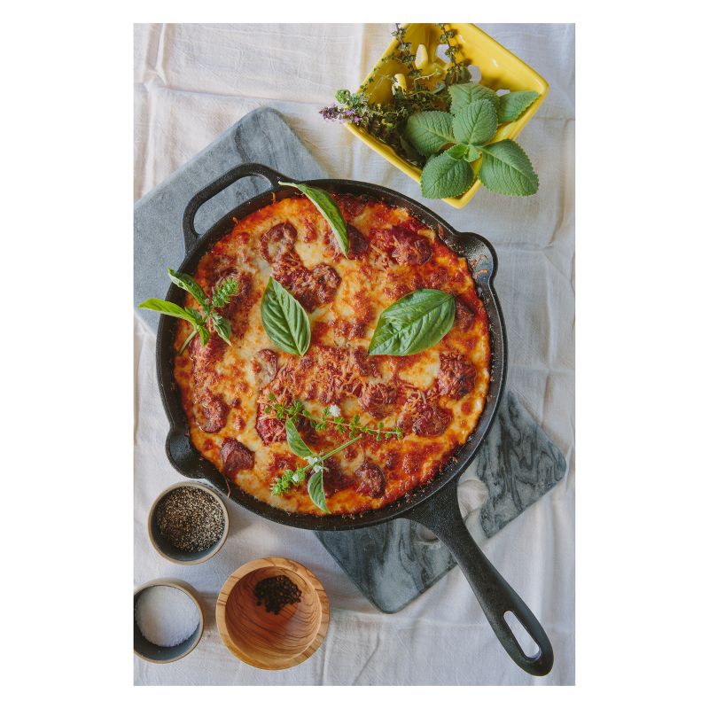 Victoria Seasoned Cast Iron Skillet 12" Black