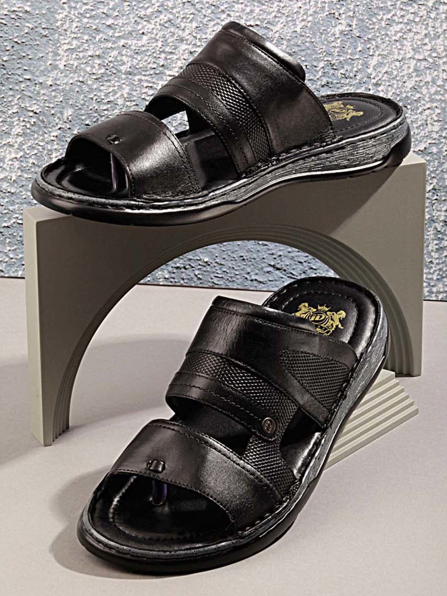 ID Men's Black Thong Sandals