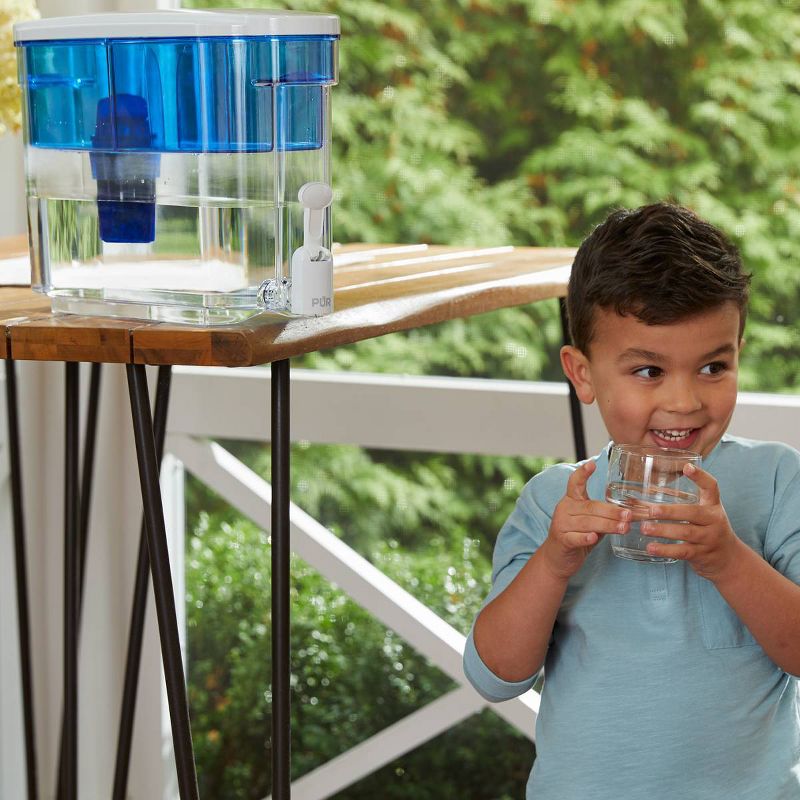 ZeroWater 8 Cup Round Water Pitcher + Free Water Quality Meter