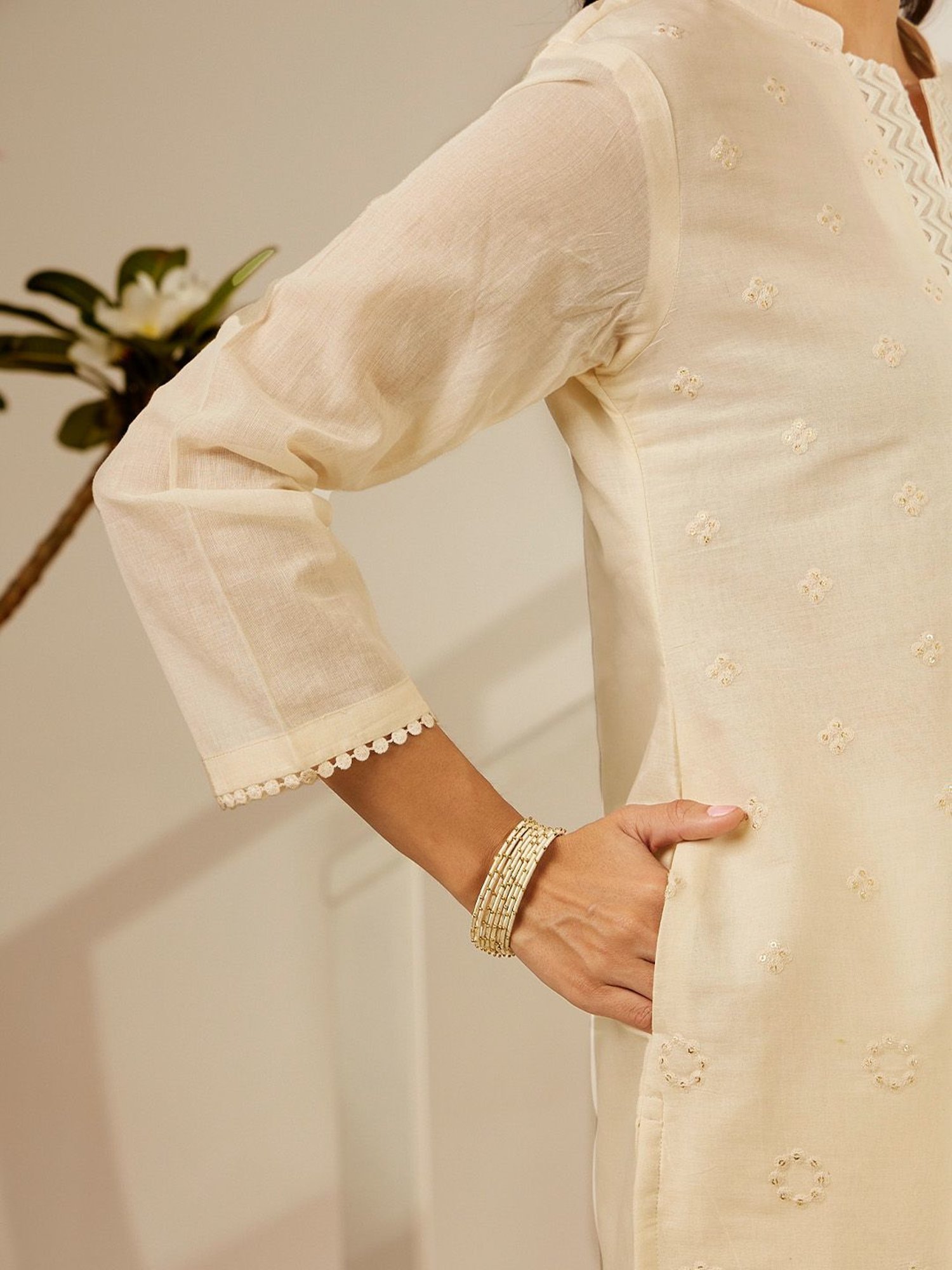 Daali Cream Mul Mandarin Collar 3/4 Sleeves Summery Whites Kurta with Two Pockets