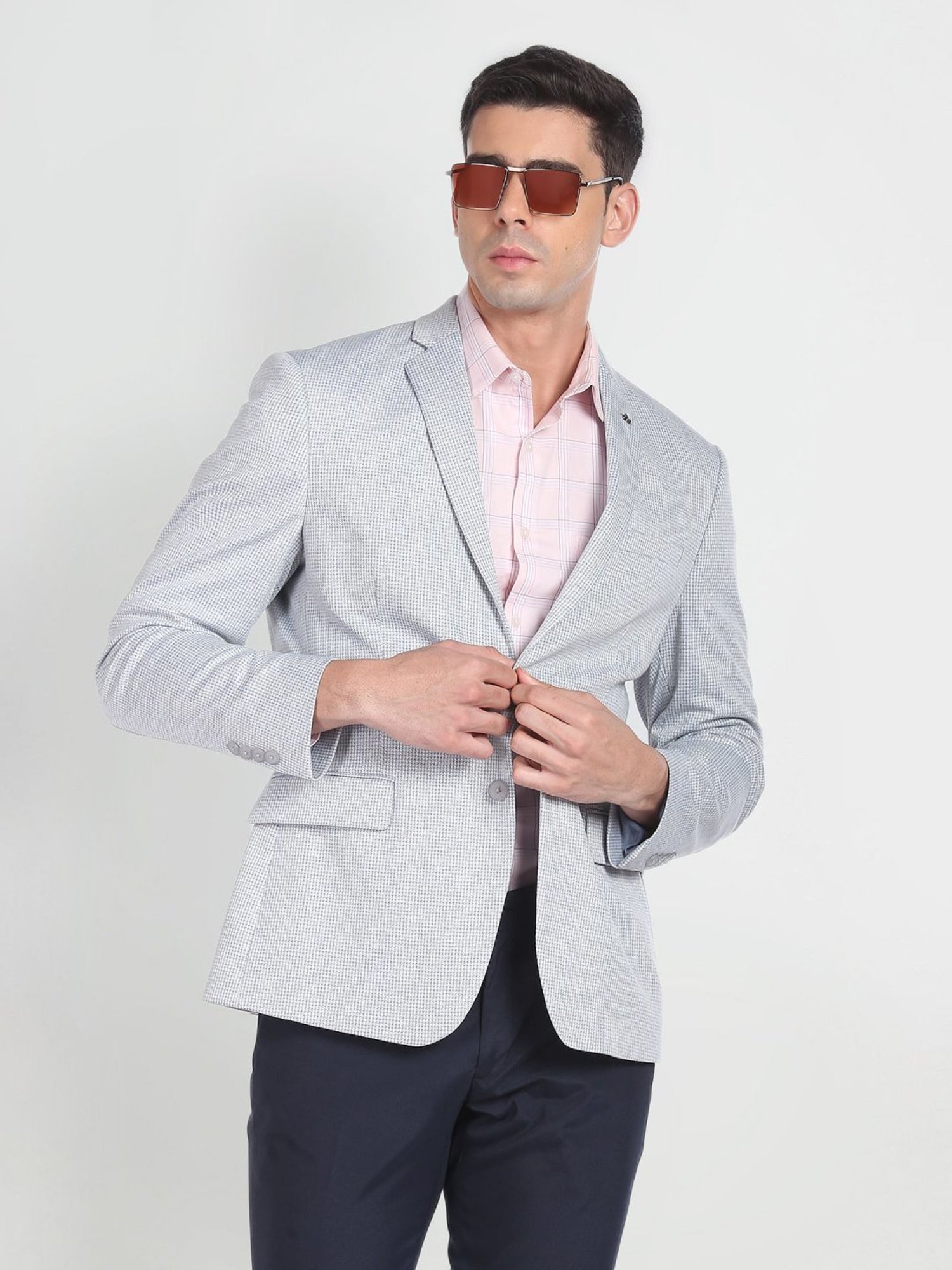 Arrow Sports Green Regular Fit Texture Waistcoat