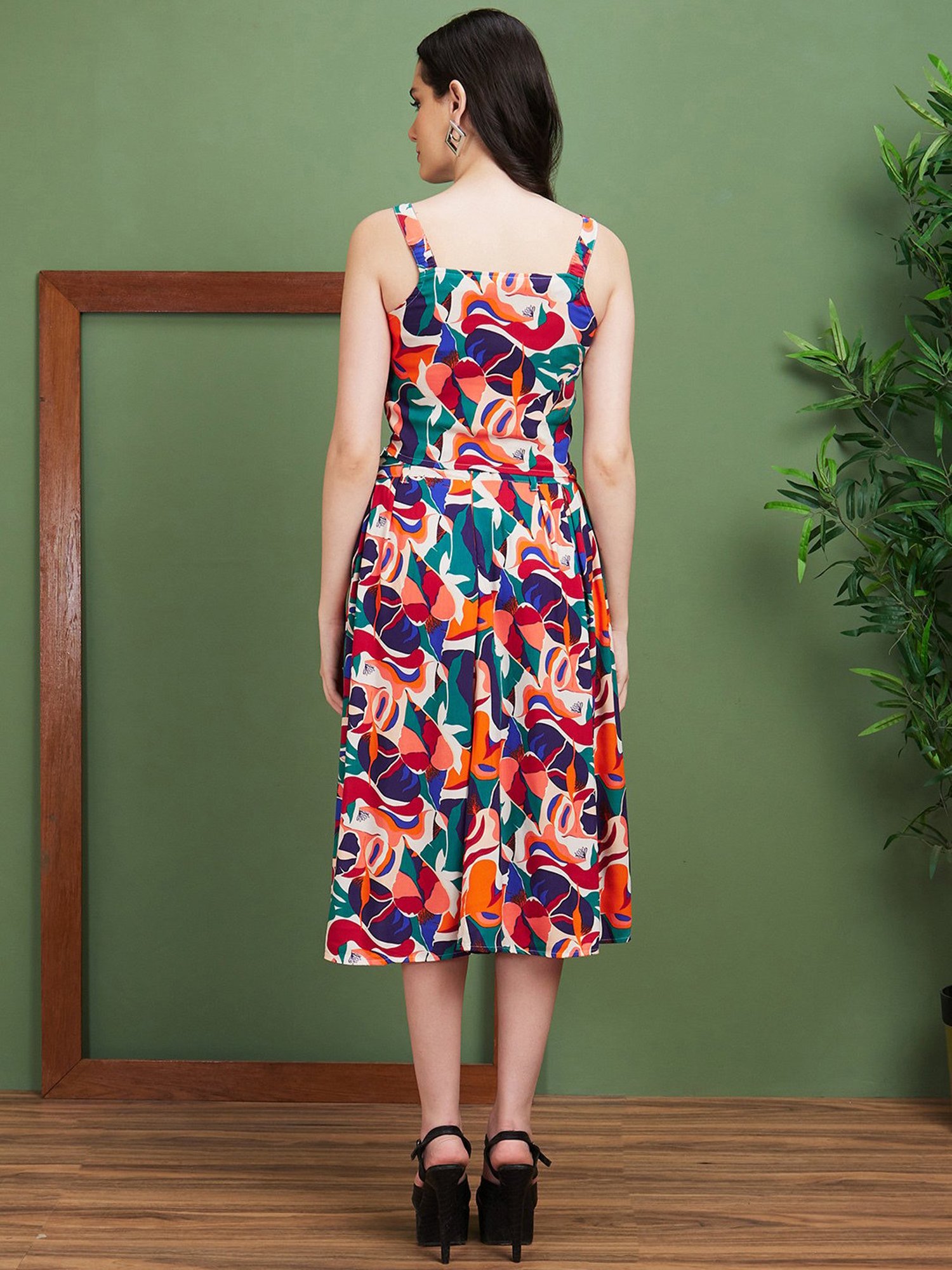 Globus Multicolor Printed Crop Top With Skirt