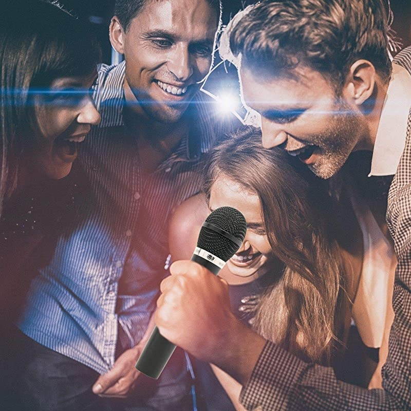 EM-200W Professional Wireless Microphone System Dual Handheld (2 Microphones) 1 Cordless FM Receiver Including 1X 1/4" Jack Cable/Frequency Range: FM121.7-128.7MHz