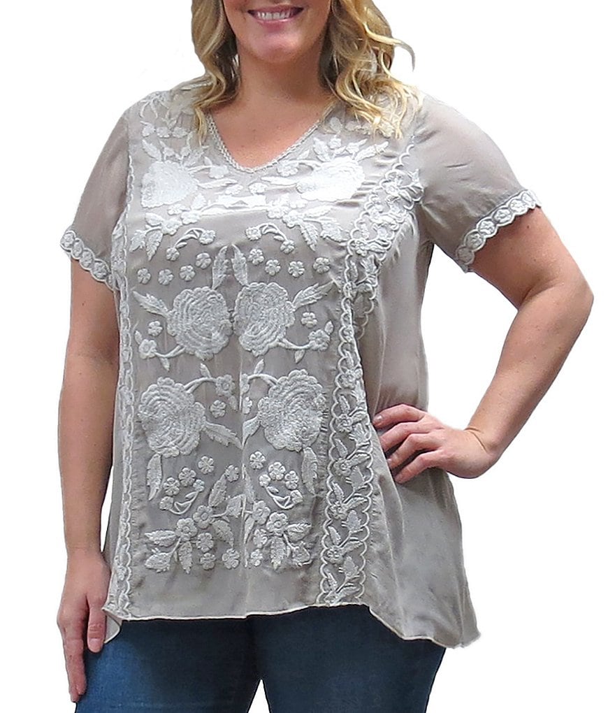 Karyn Seo Plus Size Martina V-Neck Short Sleeve Floral Embroidered Tunic Top