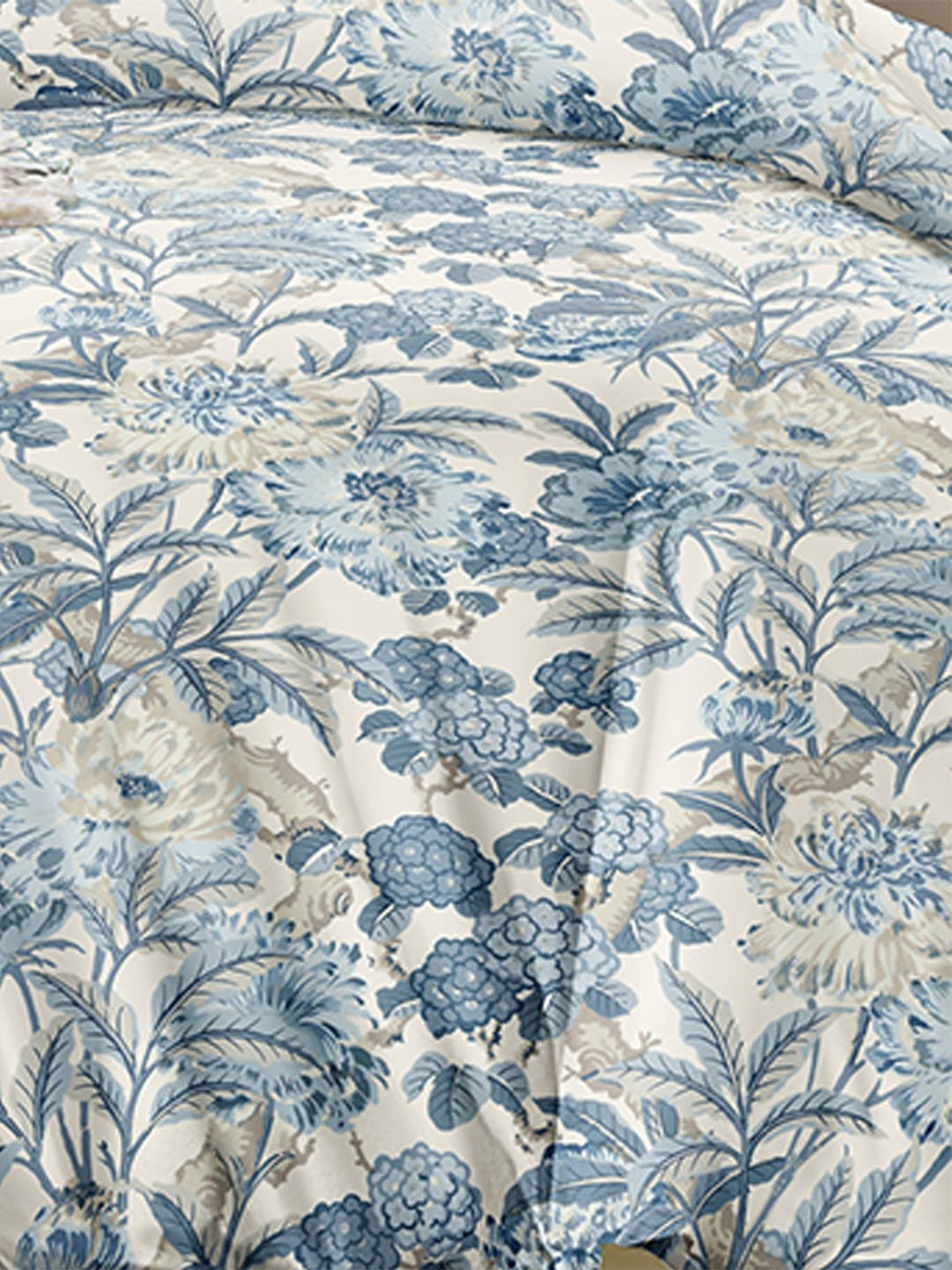 Ariana Floral Blue Microfibre Queen Bedsheet with 2 Pillow Covers