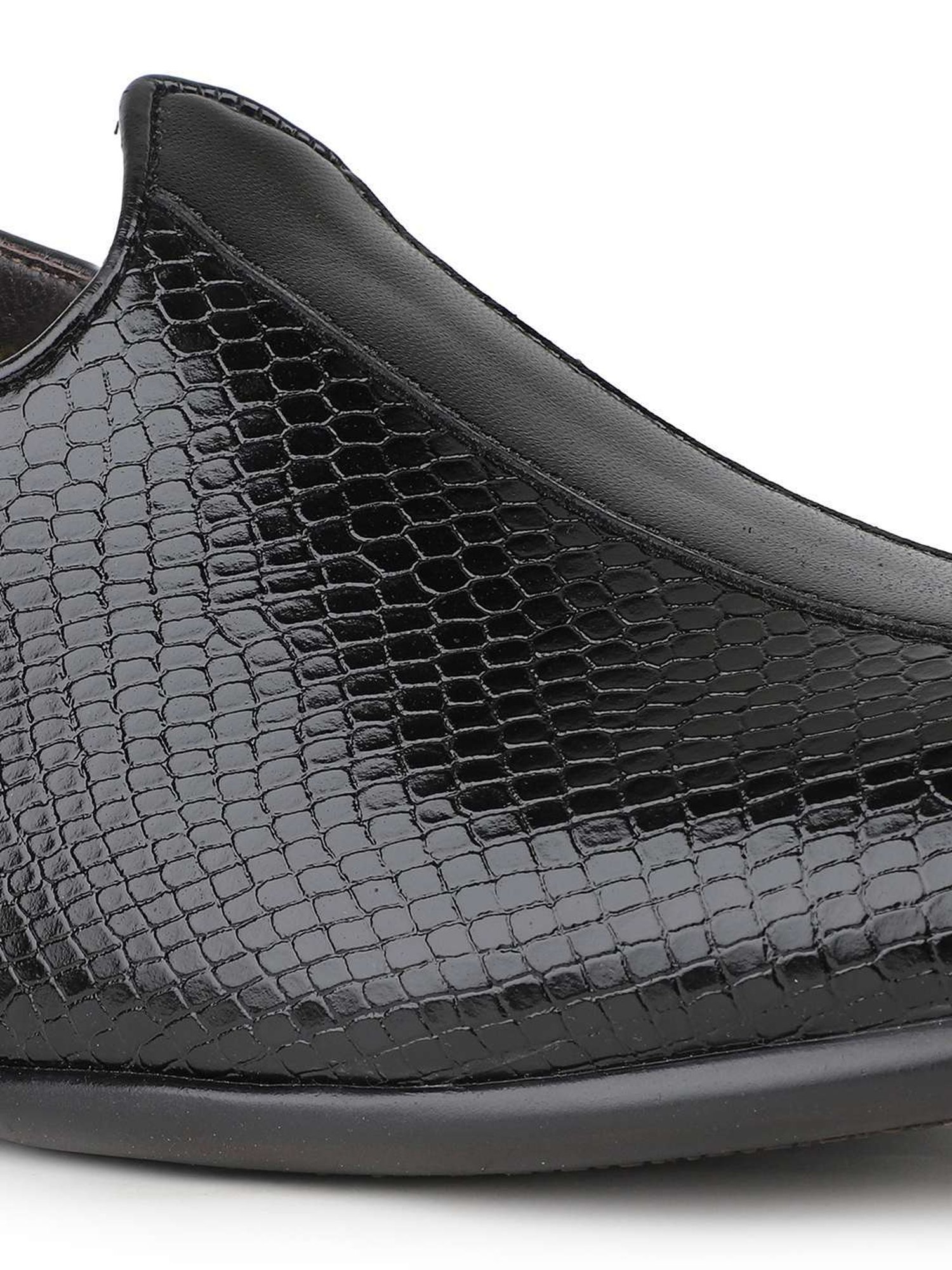 Privo by Inc.5 Men's Black Casual Juttis