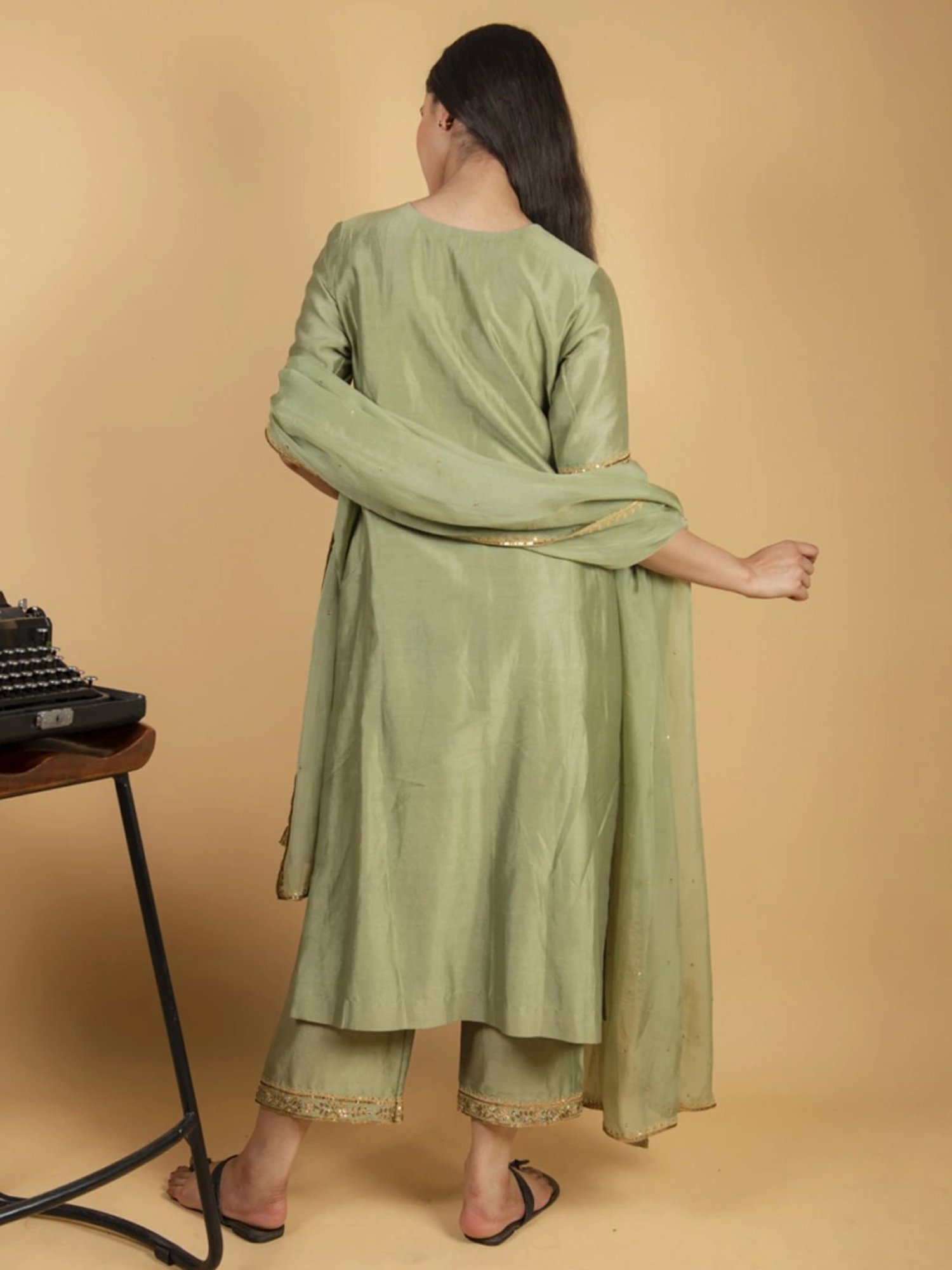 Ikshita Choudhary Green Zardosi Chanderi Silk Embellished Straight Kurta