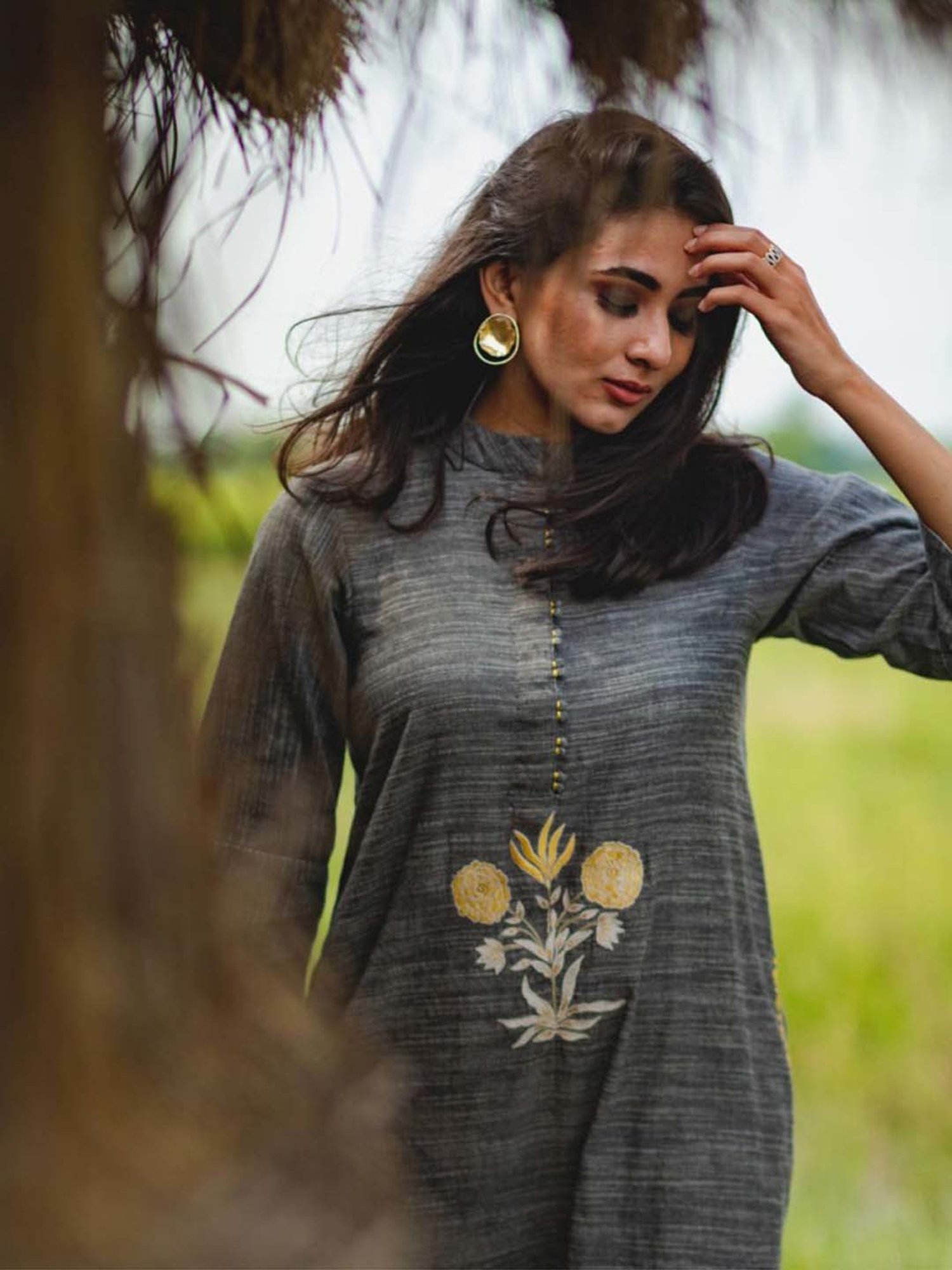 Mushio Grey Taabiir Embroidered Handwoven Slub Cotton Kurta With Pockets