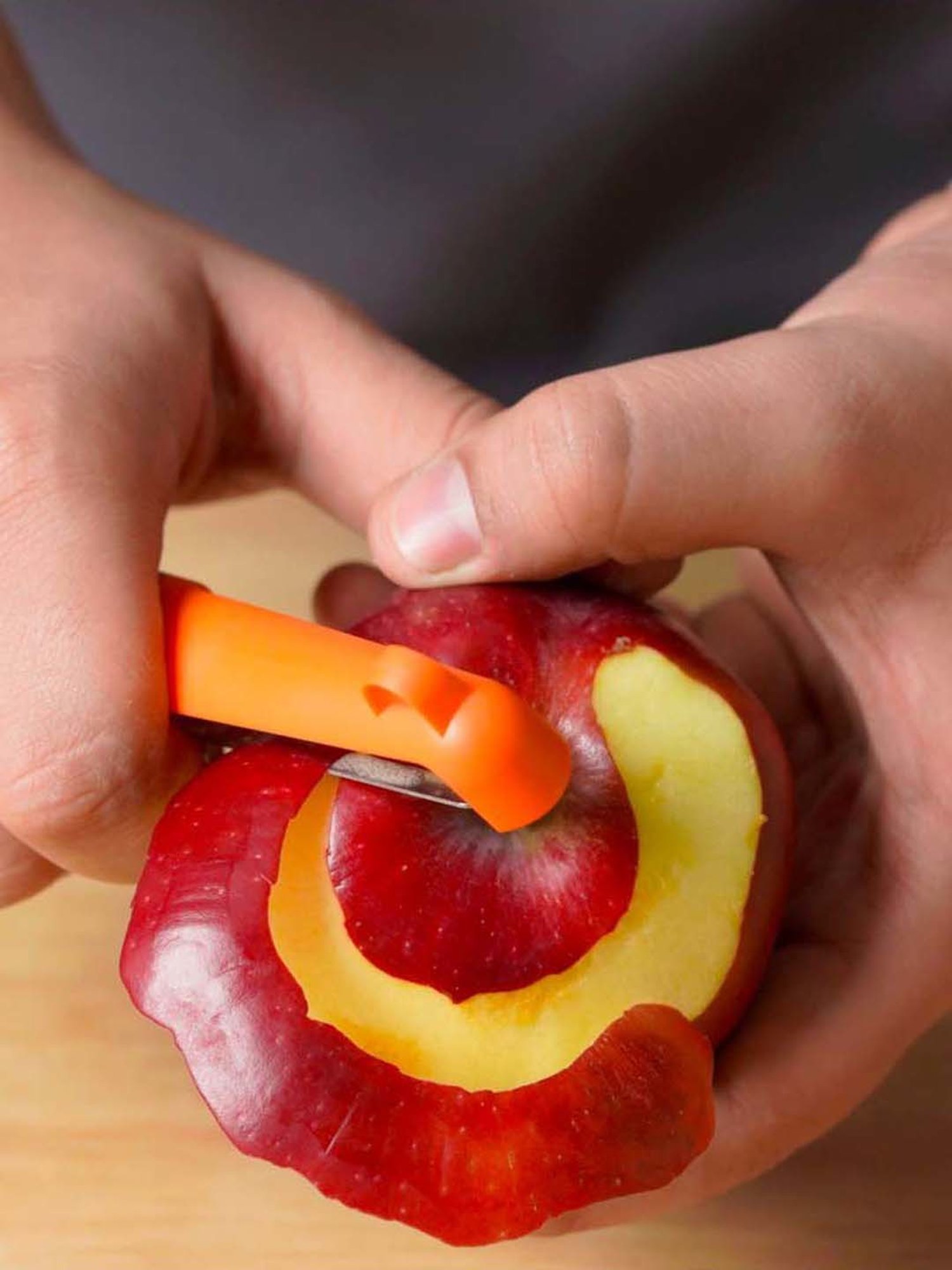 Dreamfarm Red Medium Self Sharpening Vegetable Peeler