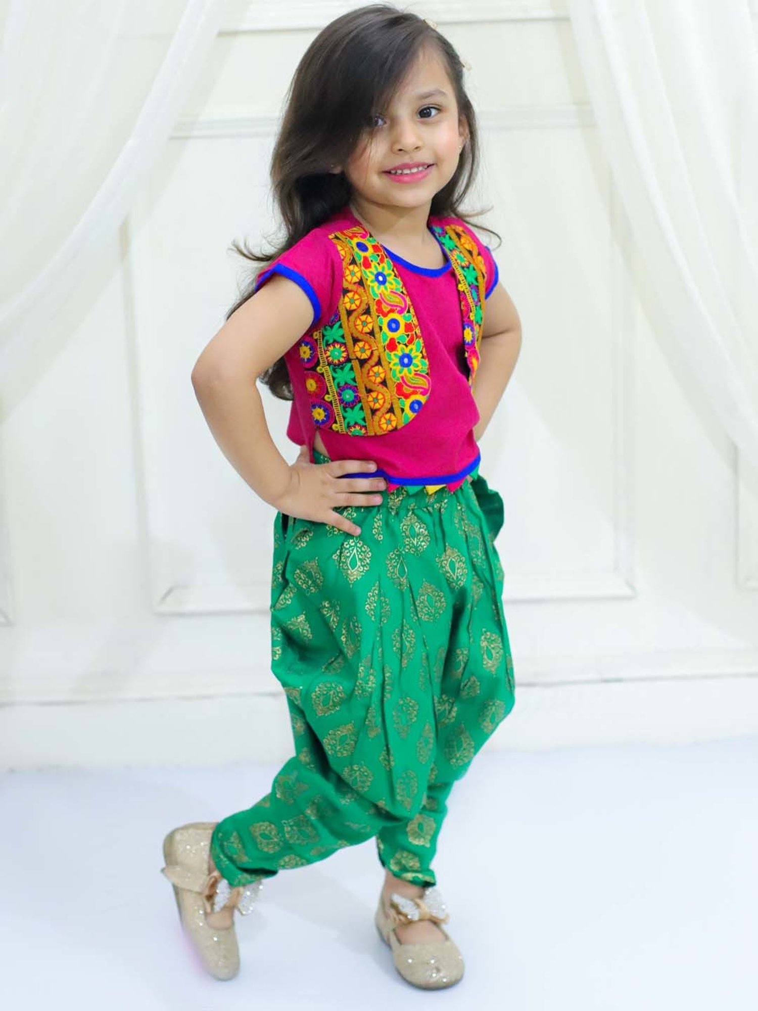 TWISHA Kids Pink & Green Embroidered Top Set