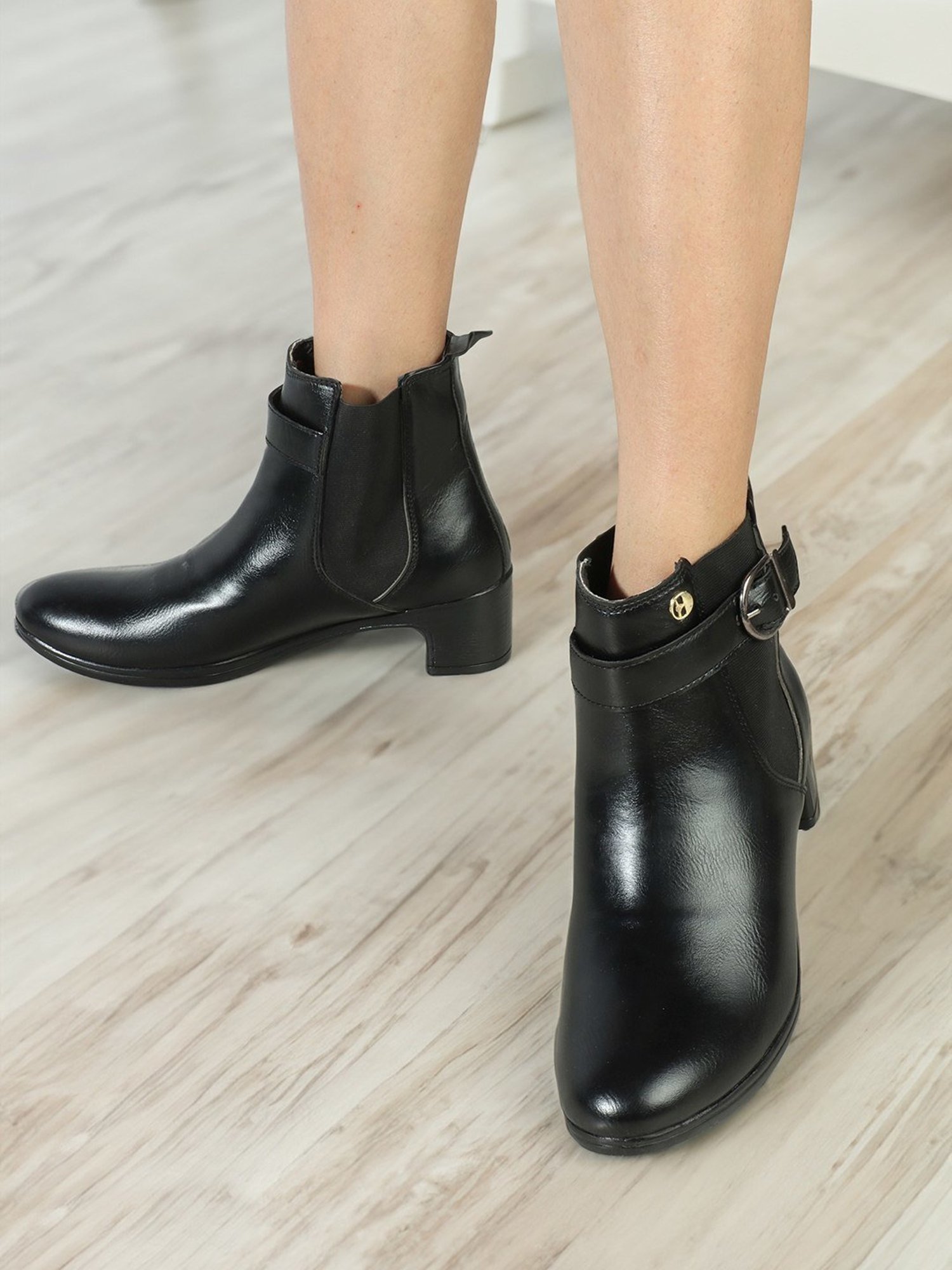 Elle Women's Black Chelsea Boots