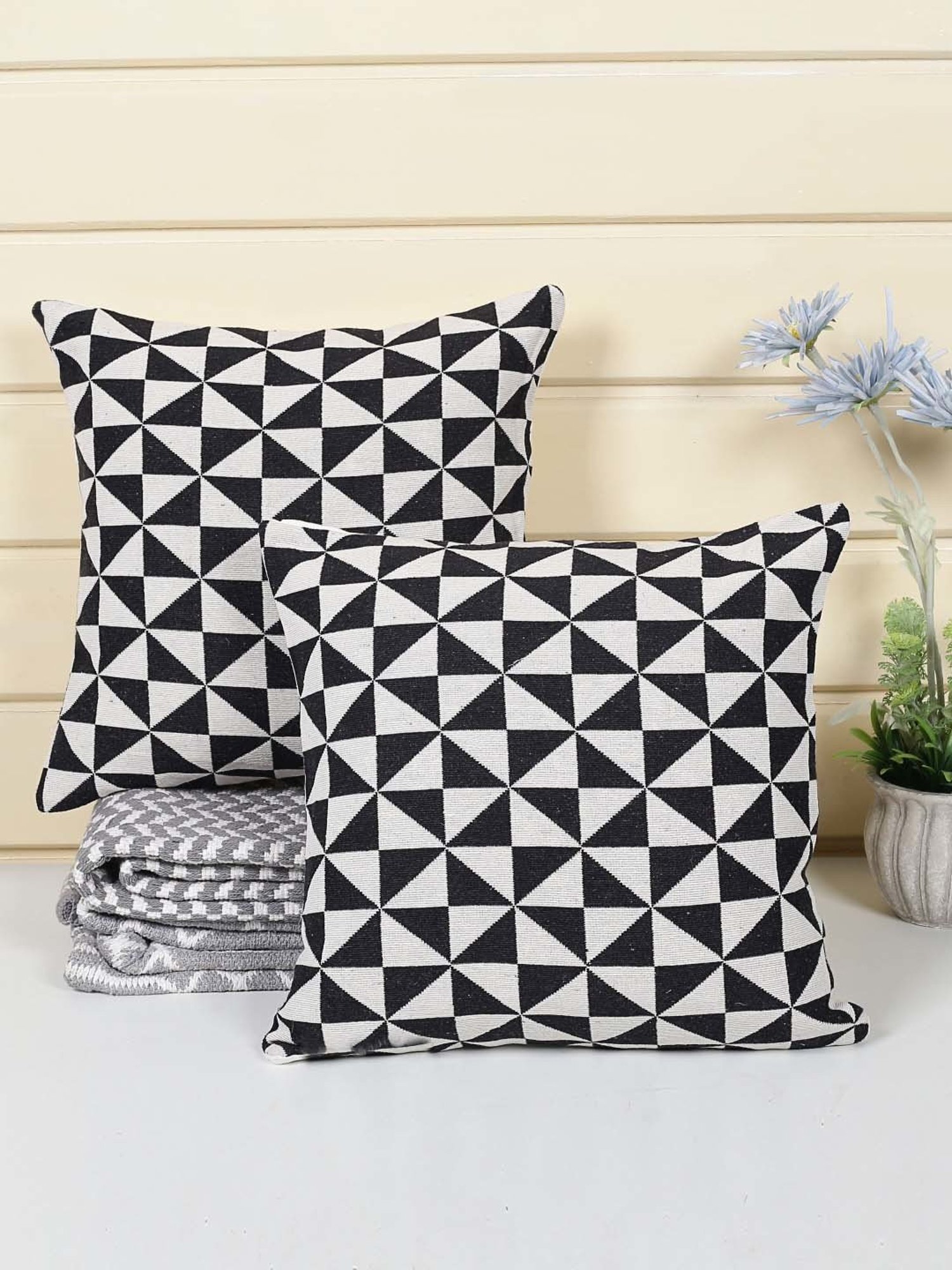 Saral Home Black & Beige Cotton Cushion Covers - Set of 2