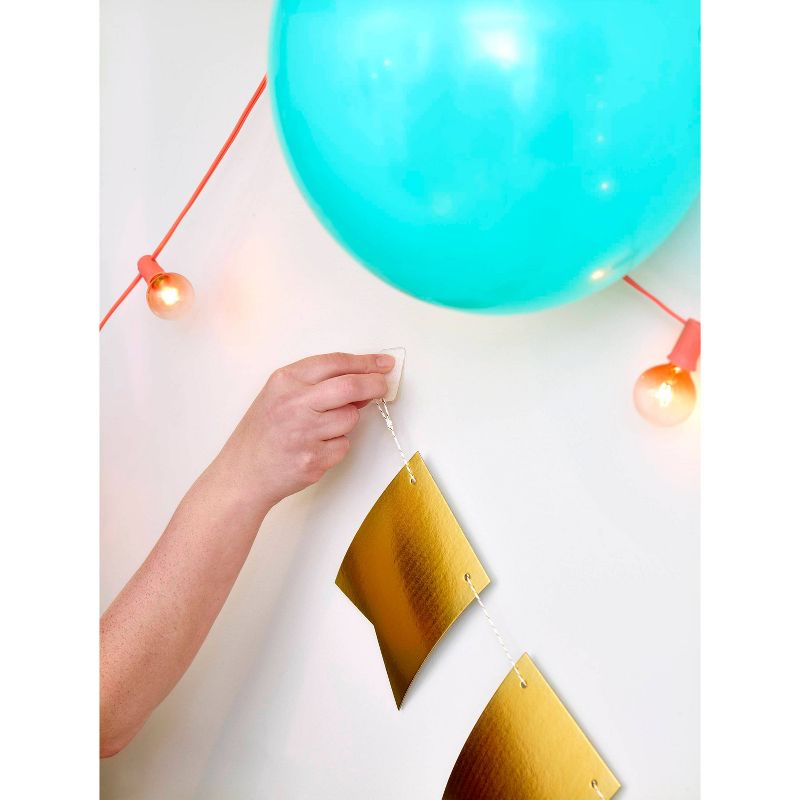 Command 1/2 lb 14pc 30 Strips Adjustable Repositionable Clips