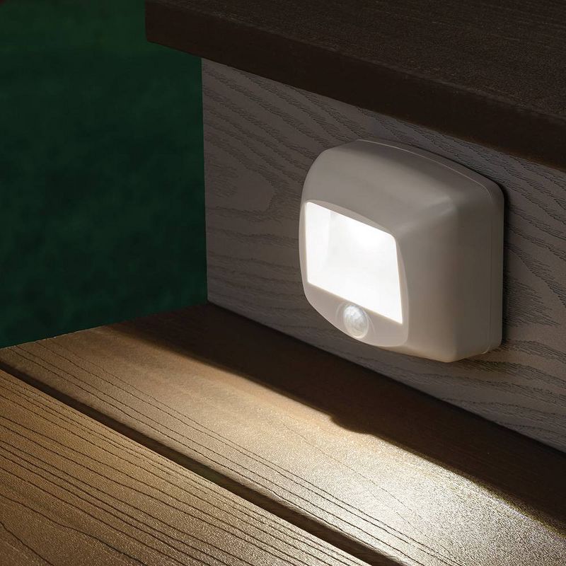 LED Solar Single Direction Outdoor Wall Light - Techko Kobot