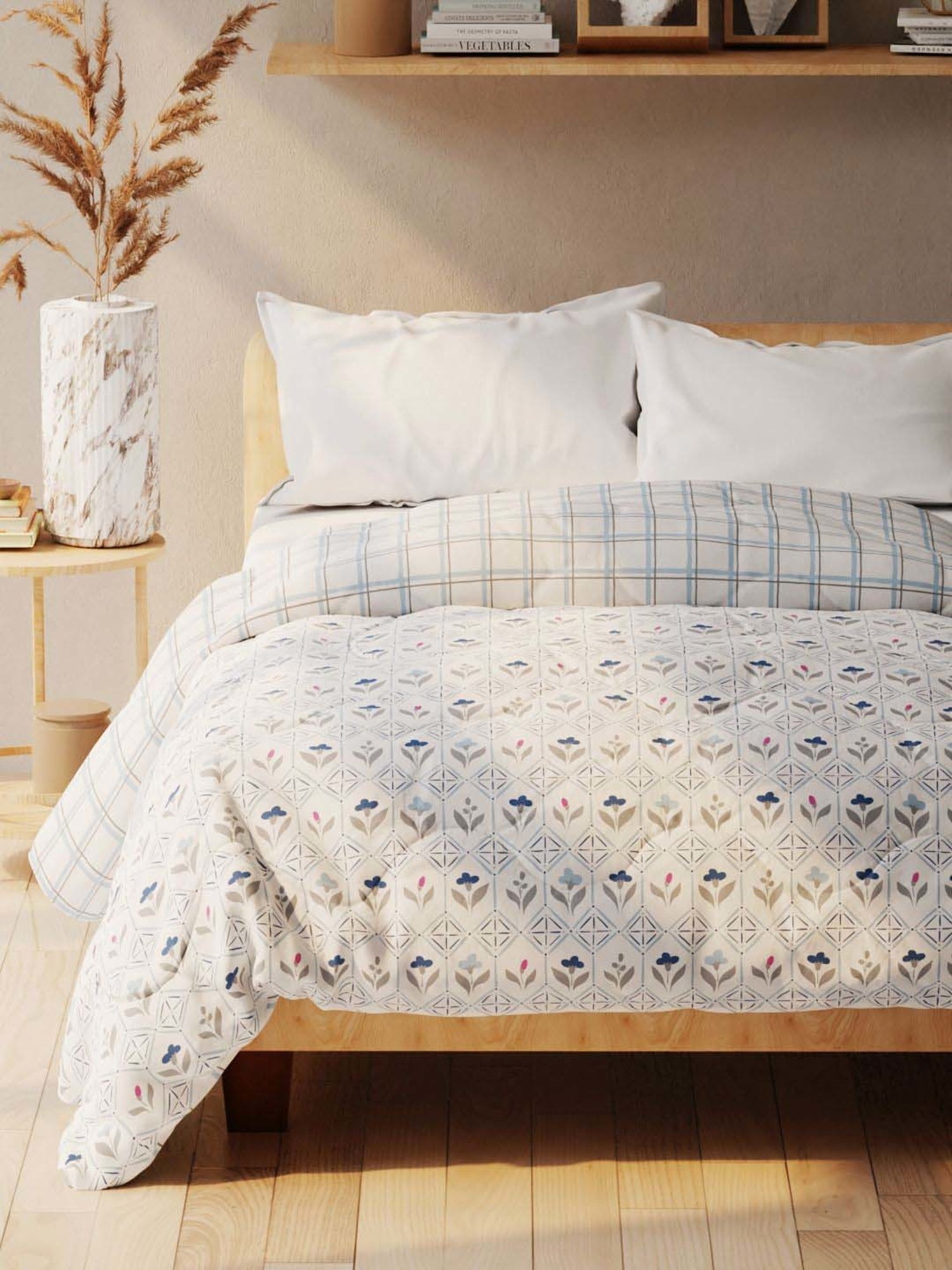 Bianca Romelio Ivory & Blue 152 TC Micro Fabric Double Comforter