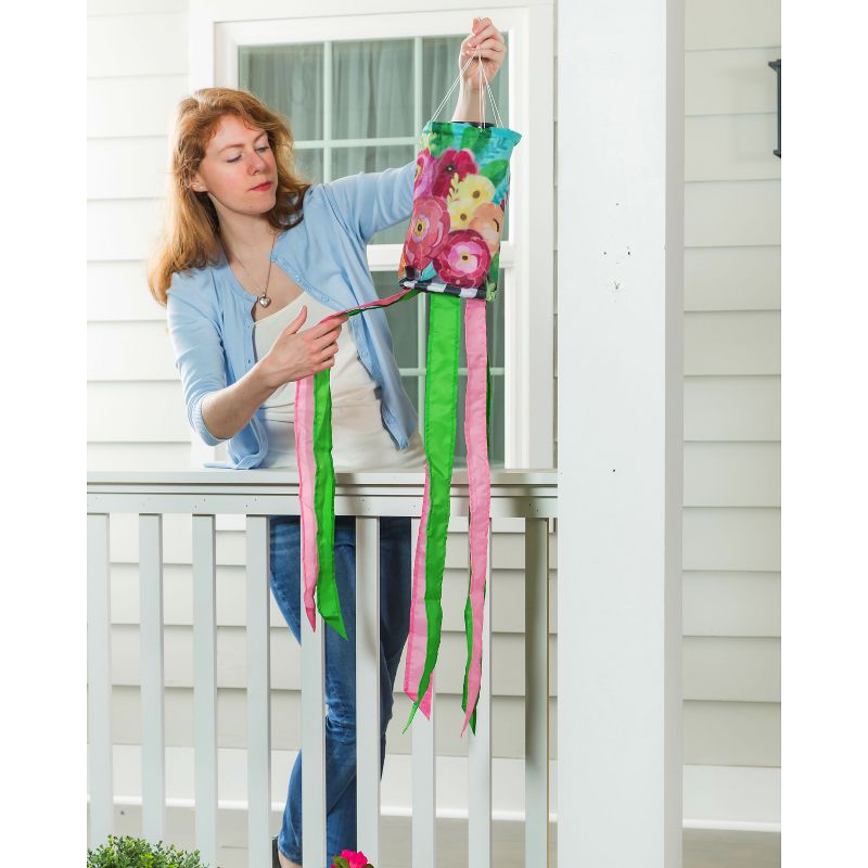Evergreen Flag Floral Check Solar Motion Windsock