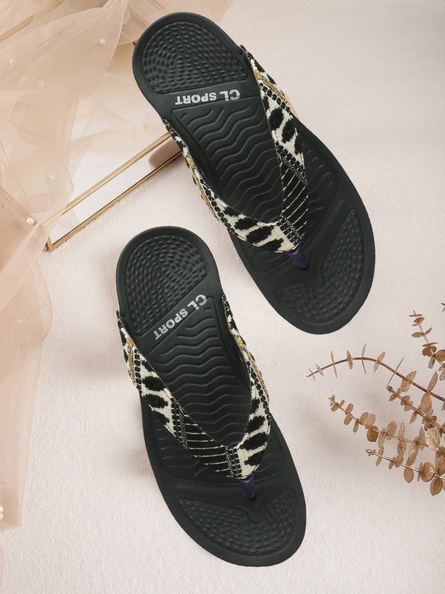 CL Sports by Carlton London Women's Black Thong Wedges