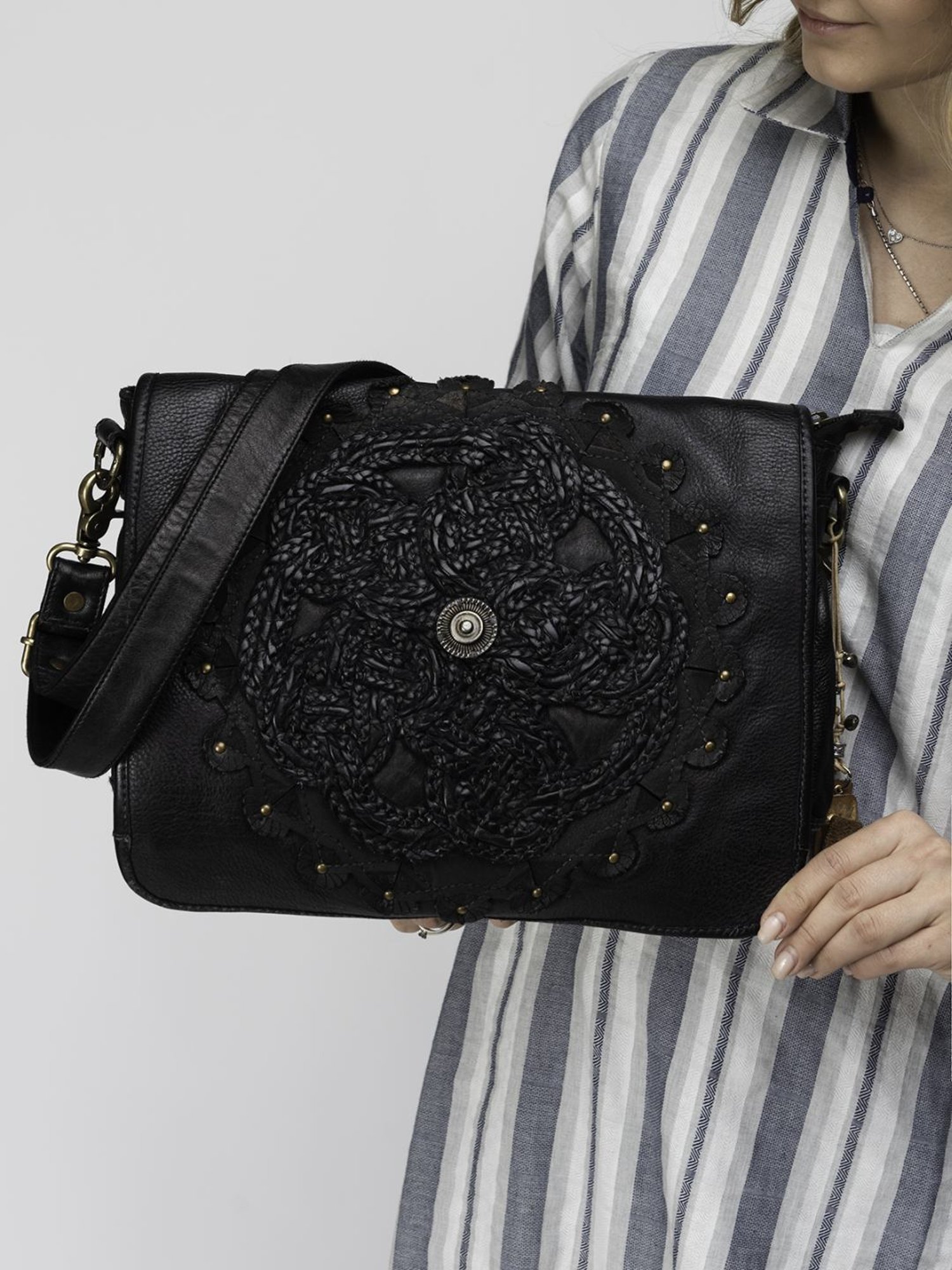 Art N Vintage Parma Black Leather Textured Medium Sling Handbag