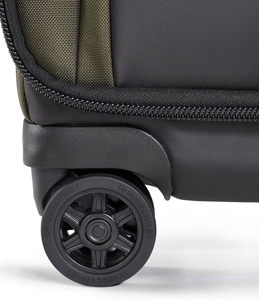 Briggs & Riley ZDX 22#double; Carry-On Expandable Spinner