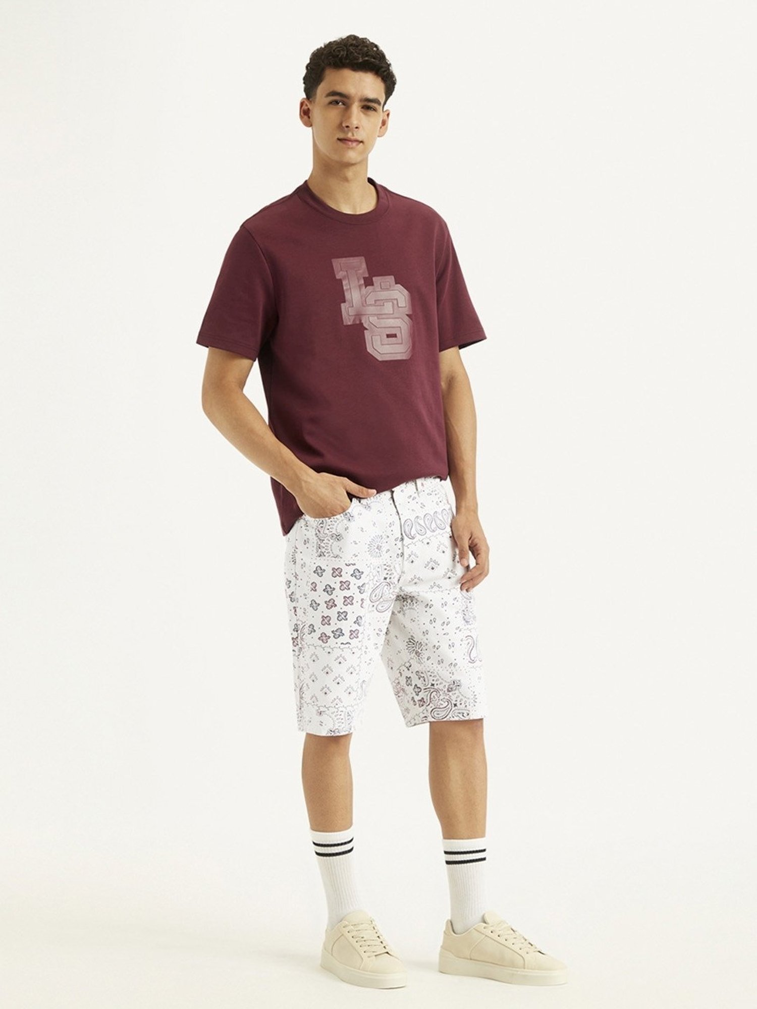 Levi's White Cotton Tapered Fit Printed Shorts