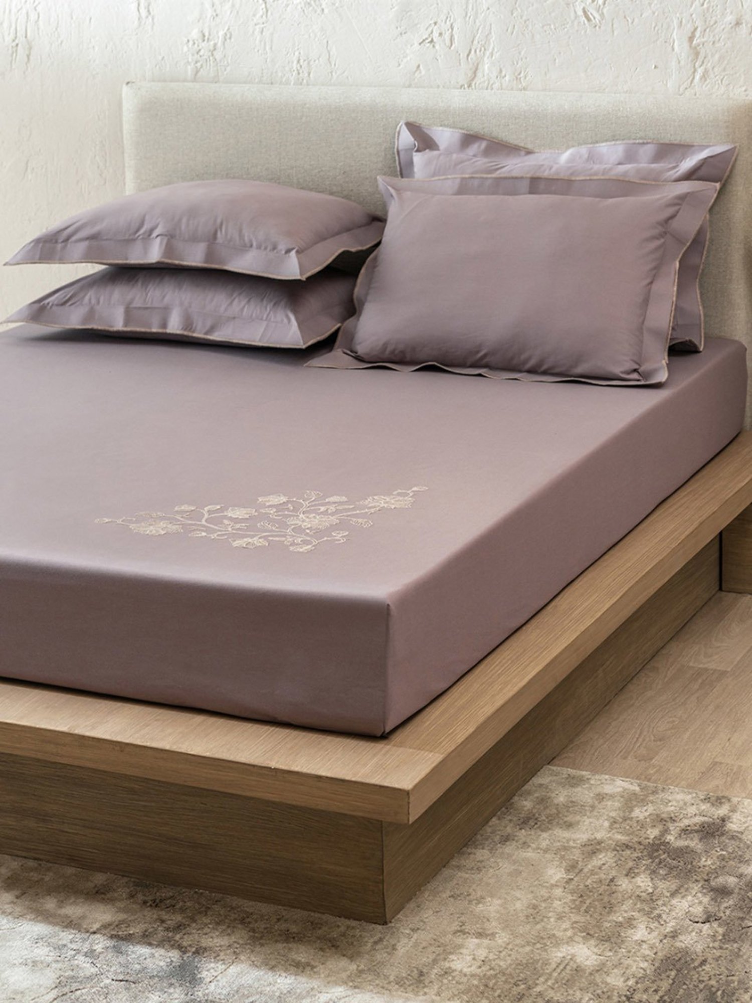 DDECOR Live beautiful Embroidery Dove Purple 180 TC Cotton King Bedsheet with 2 Pillow Covers