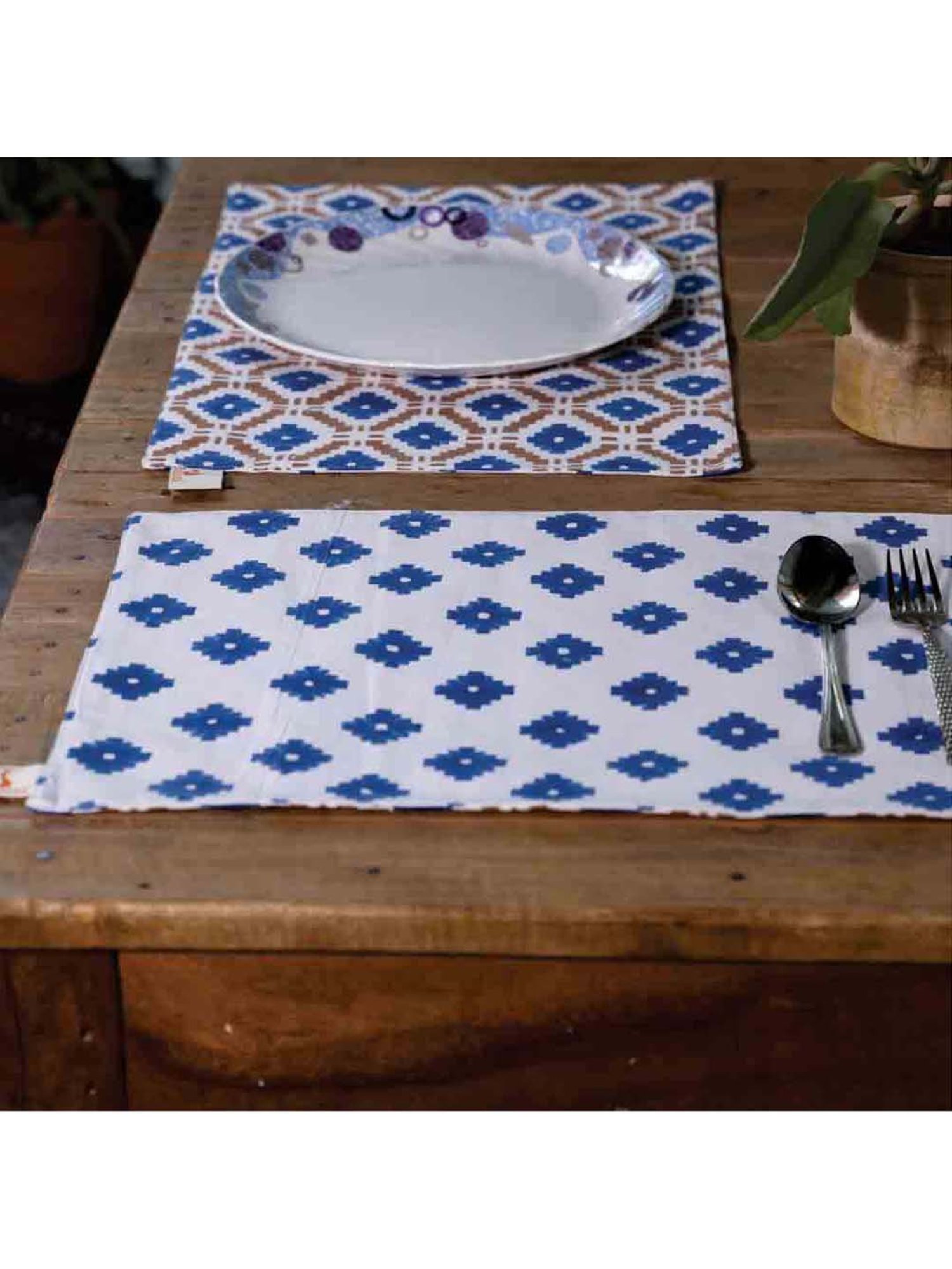 Table Runner with 4ct Placemats - Bullseye's Playground™