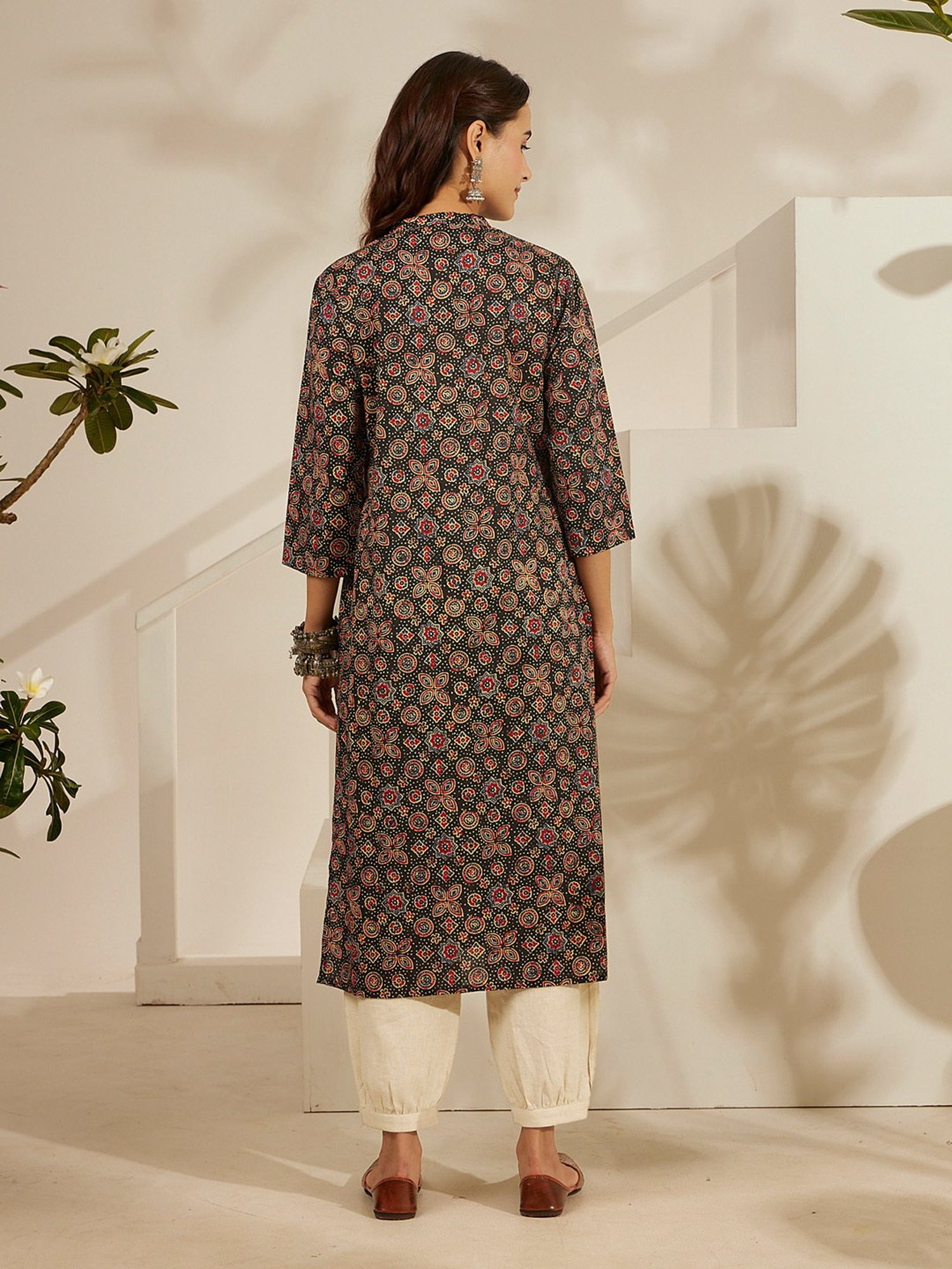 Daali Black Cambric Mandarin Collar 3/4 Sleeves Basics Kurta with Two Pockets