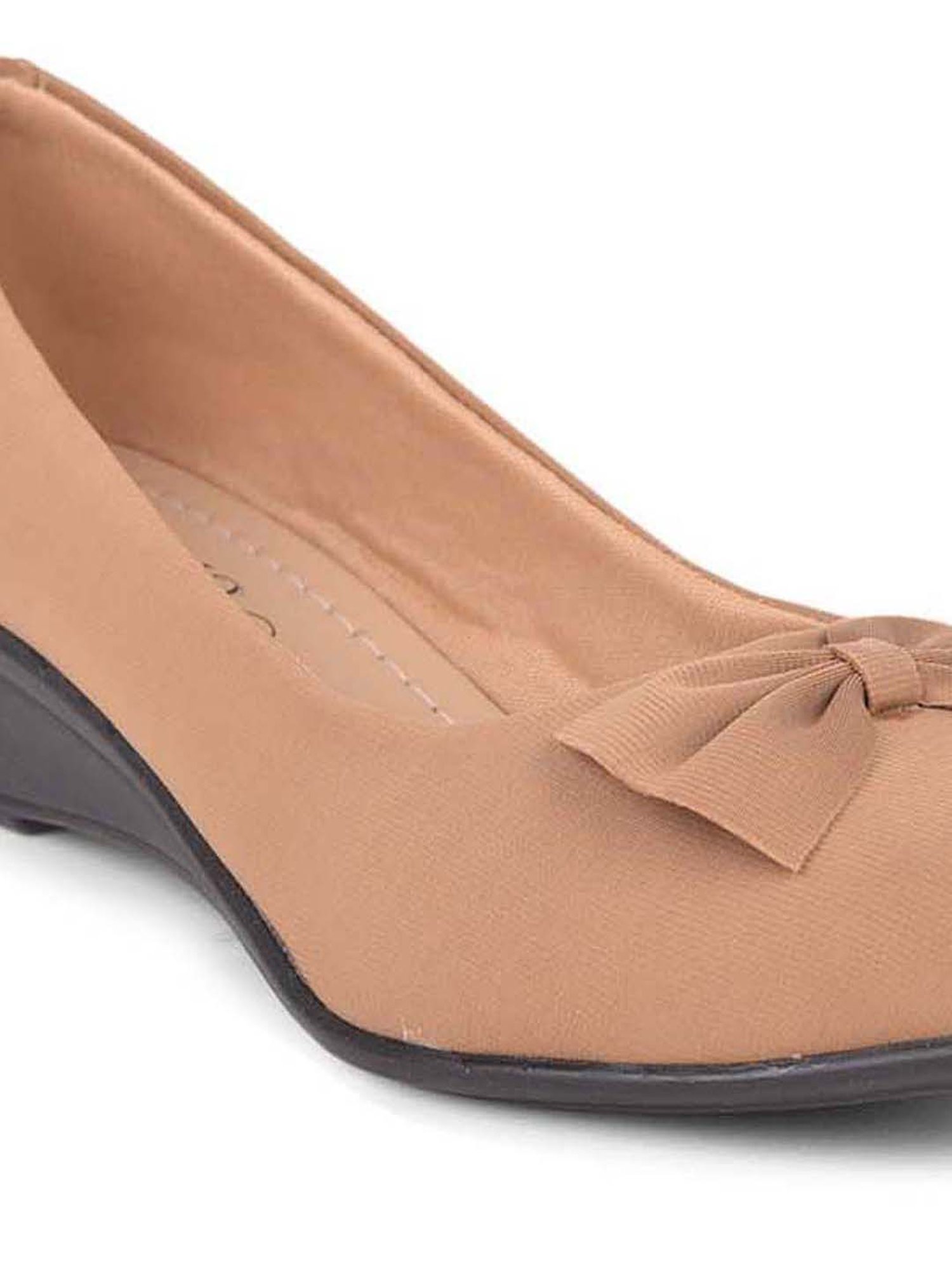 Salario Women's Beige Wedge Pumps
