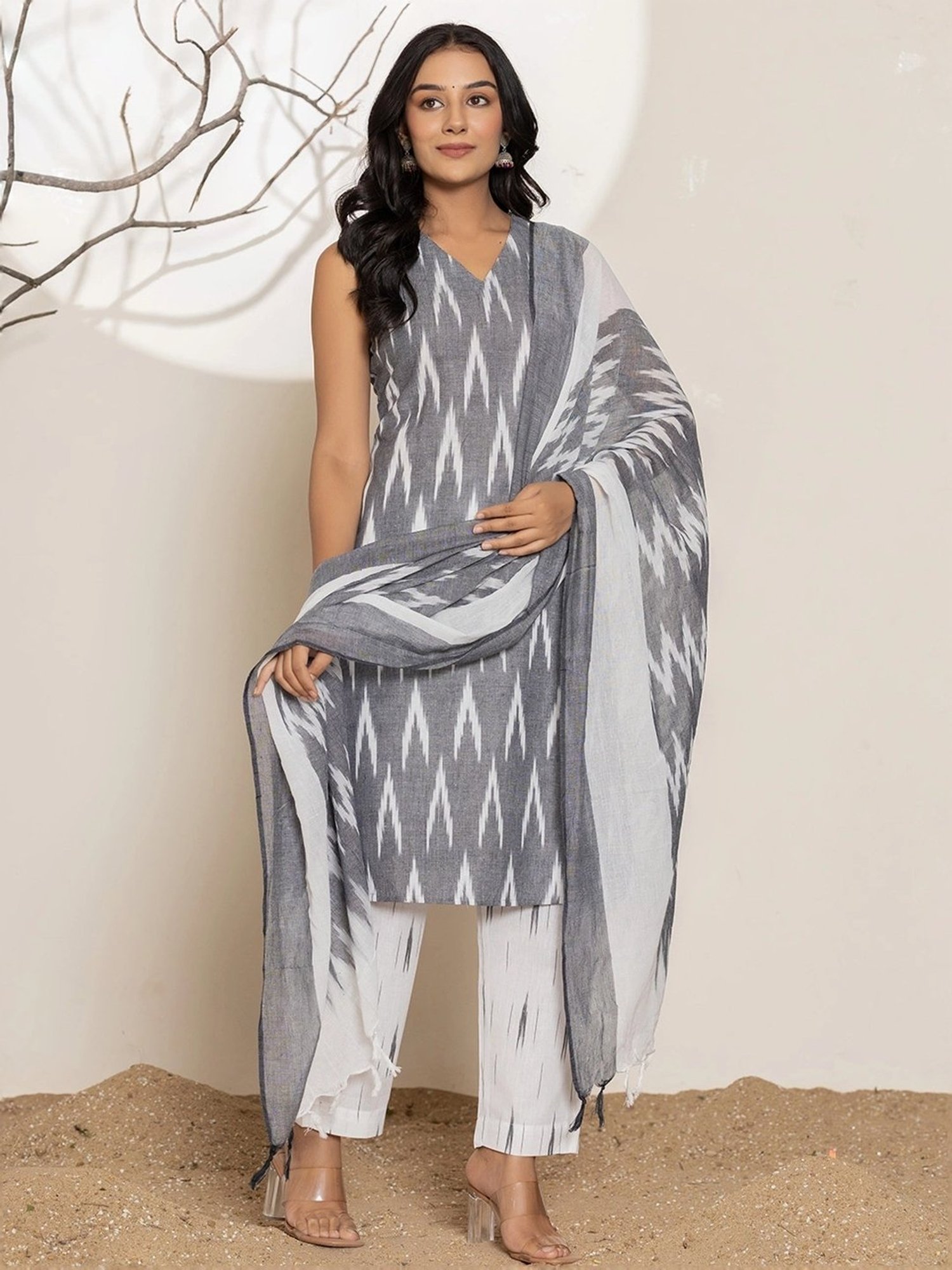 Yufta Grey & White Cotton Printed Kurta Pant Set With Dupatta