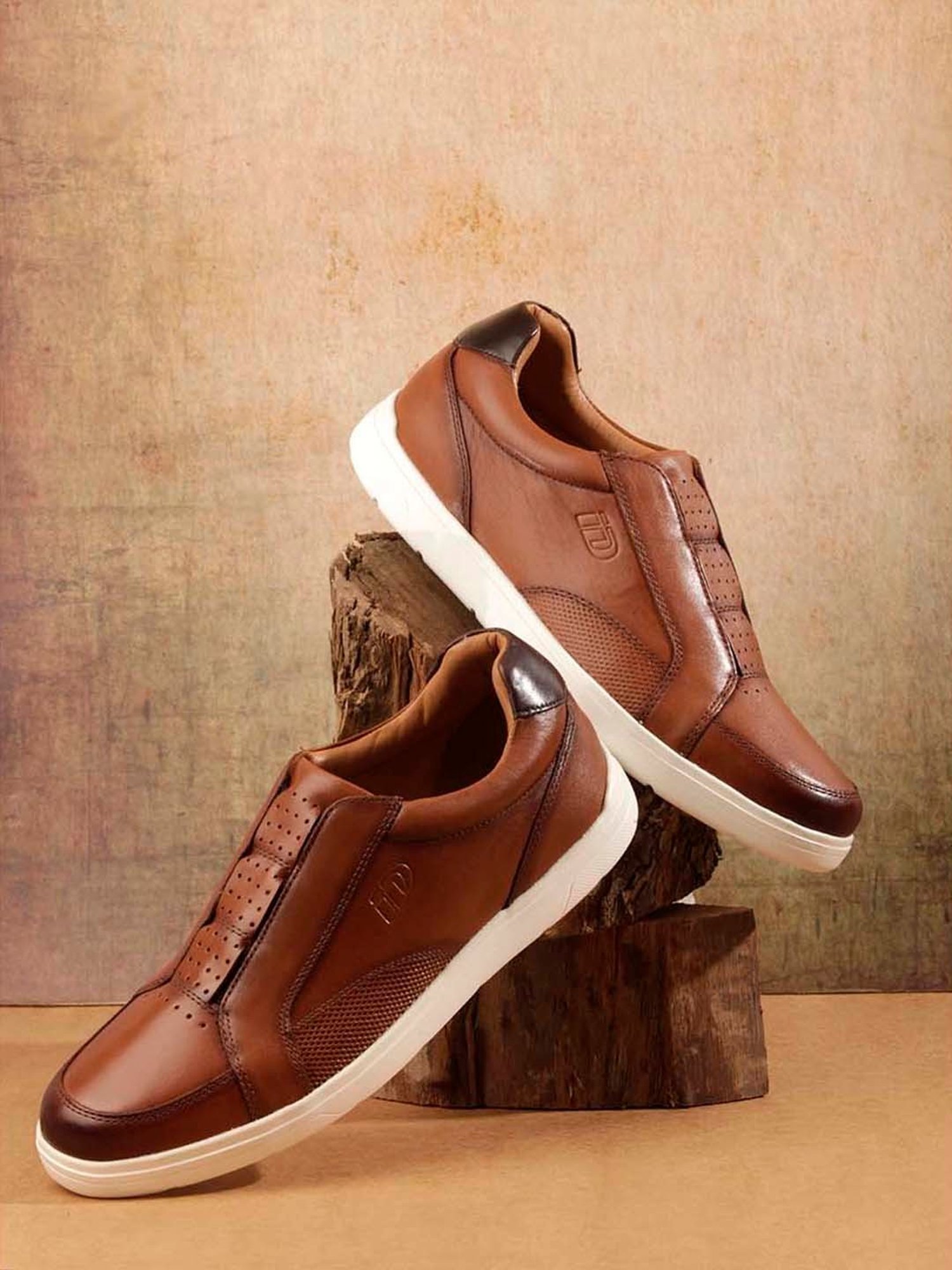 ID Men's Tan Casual Sneakers