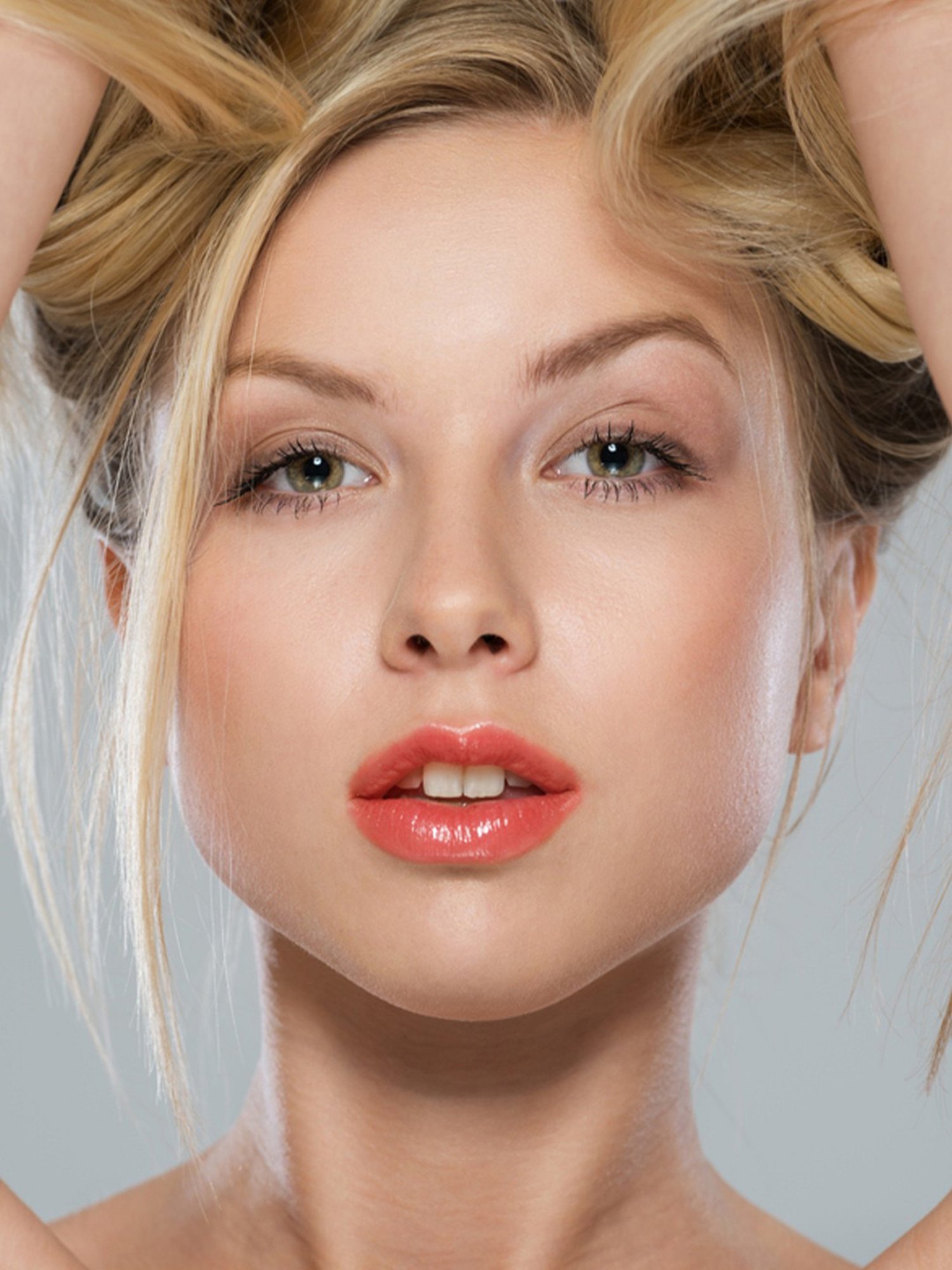 L.A. Girl Lip Attraction Lipstick Bloom - 3.2 gm