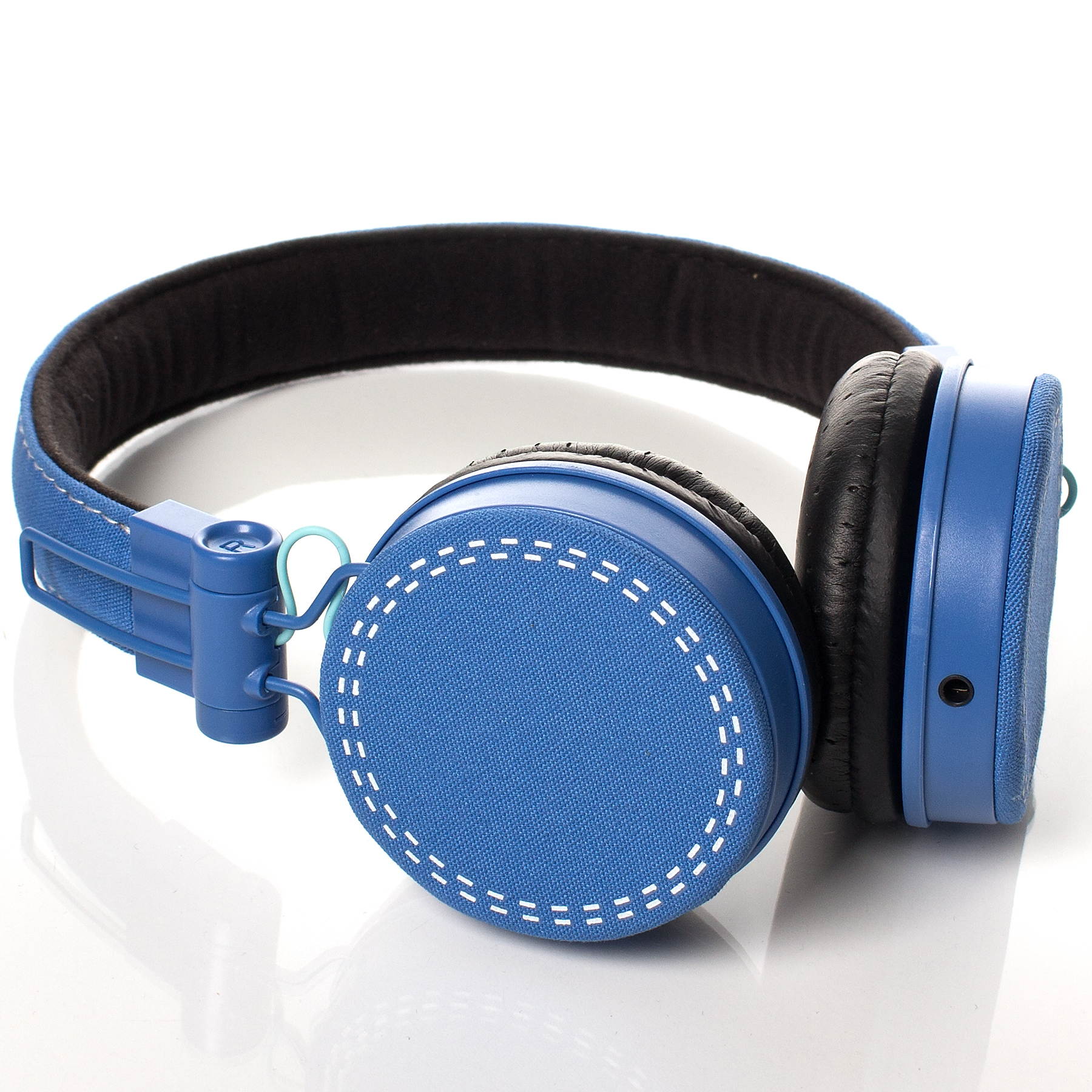 Frisby FHP-920 Portable Lightweight On-Ear Headphones W/ In-Line Microphone & Volume Control