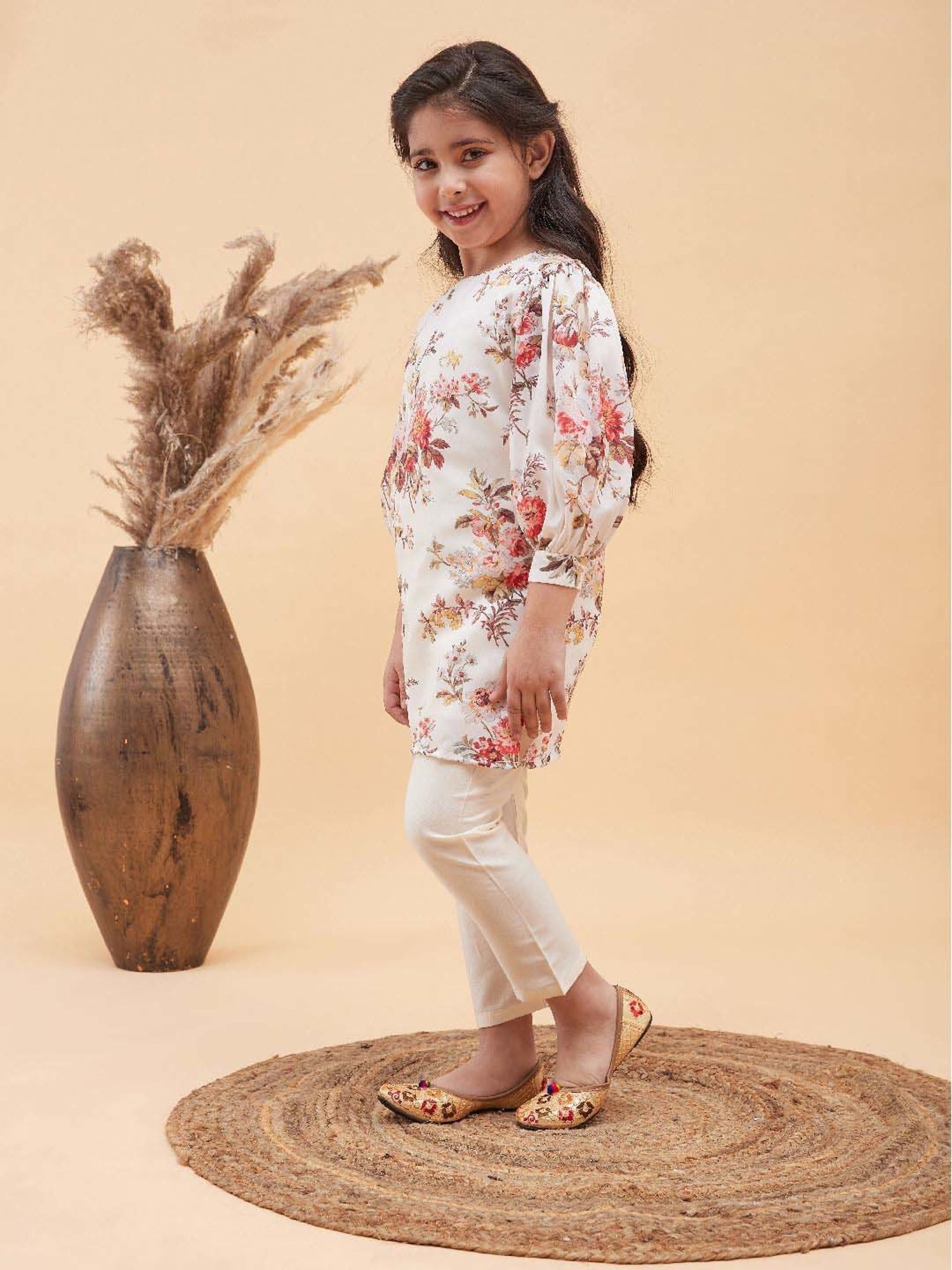 VASTRAMAY Girls Cream Floral Clothing Sets