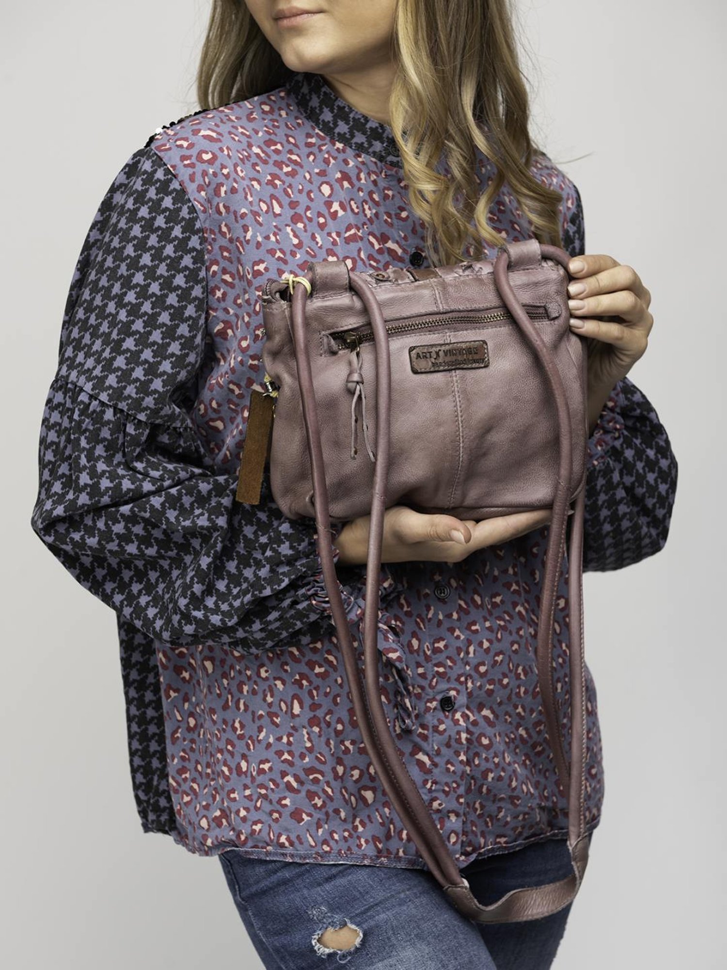 Art N Vintage Bettina Quail Pink Leather Textured Medium Sling Handbag