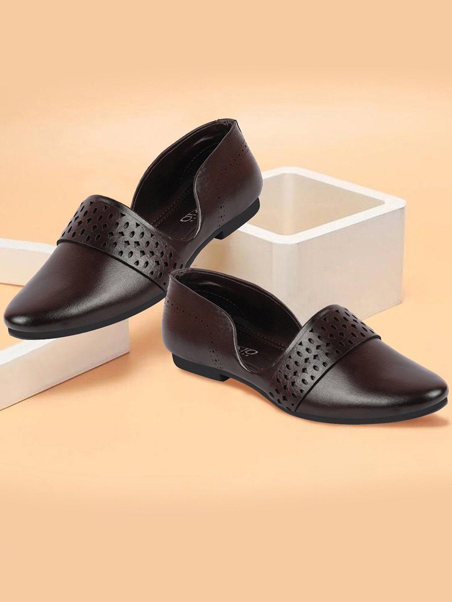 Walkway Men's Black Ethnic Juttis