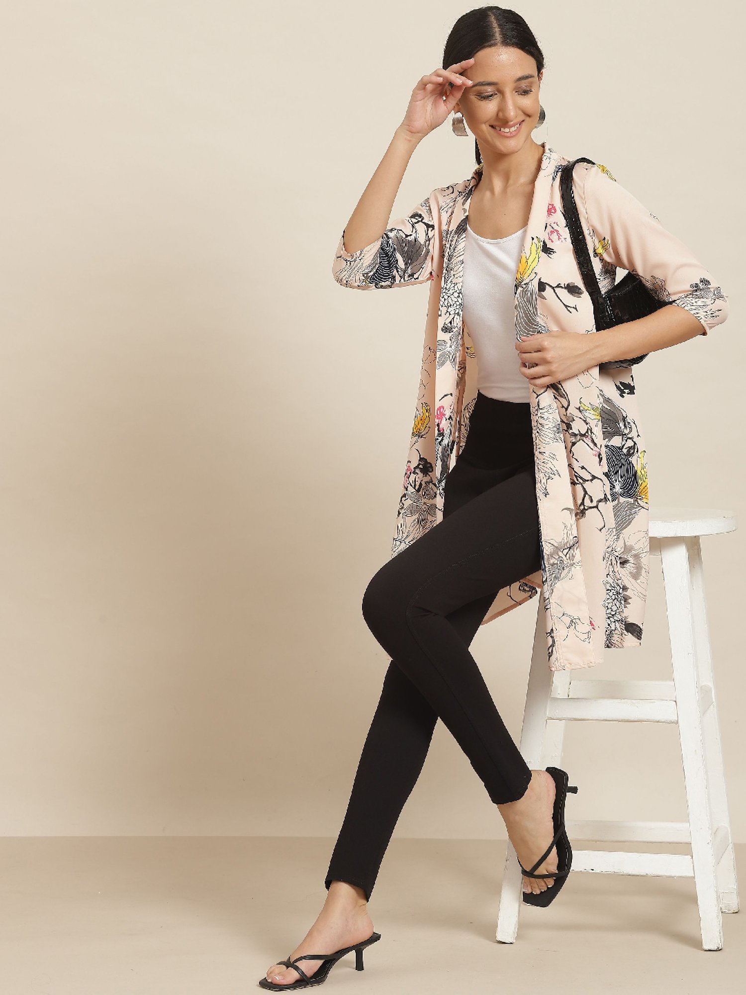 Qurvii Peach Floral Print Shrug