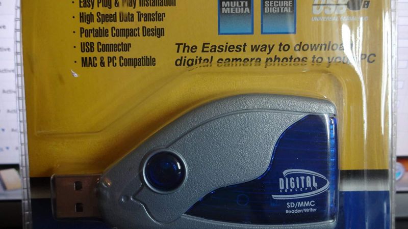 Samsung 32GB MicroSD HC Class 10 UHS-1 Mobile Memory Card for Samsung Galaxy S7 & S7 Edge S8 & S8 Plus & SD Memory Card Reader