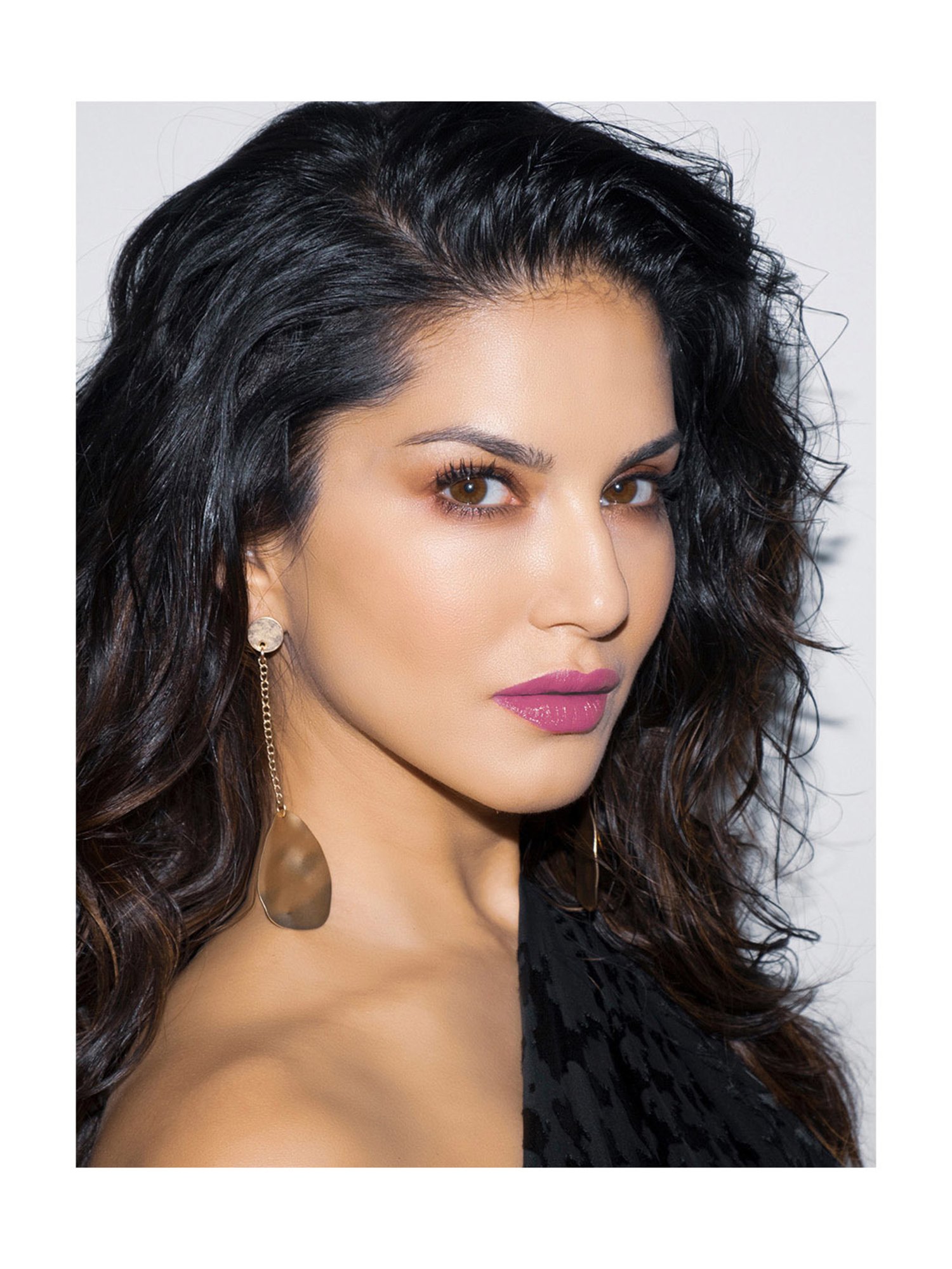 Star Stuck By Sunny Leone Matte Lip Color Liquid Lip Color & Lip Liner Kiss Me Pink