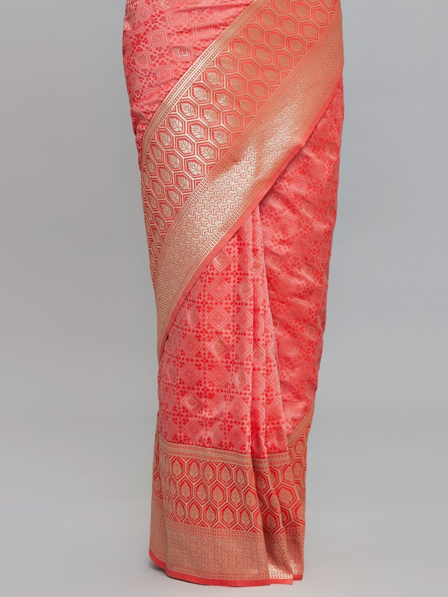 Navyasa By Liva Pink Woven Saree