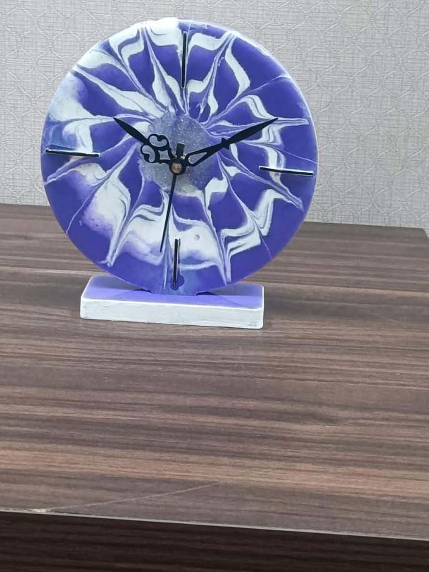 CHRONIKLE Purple Epoxy Resin Round Handcrafted Flower Design Analog Table Top Office Desk Clock