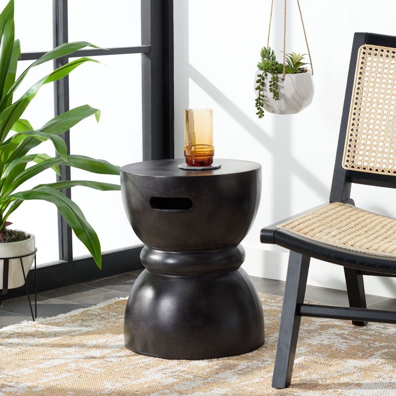 Haruki Indoor/Outdoor Modern Concrete Round Accent Table - Black - Safavieh
