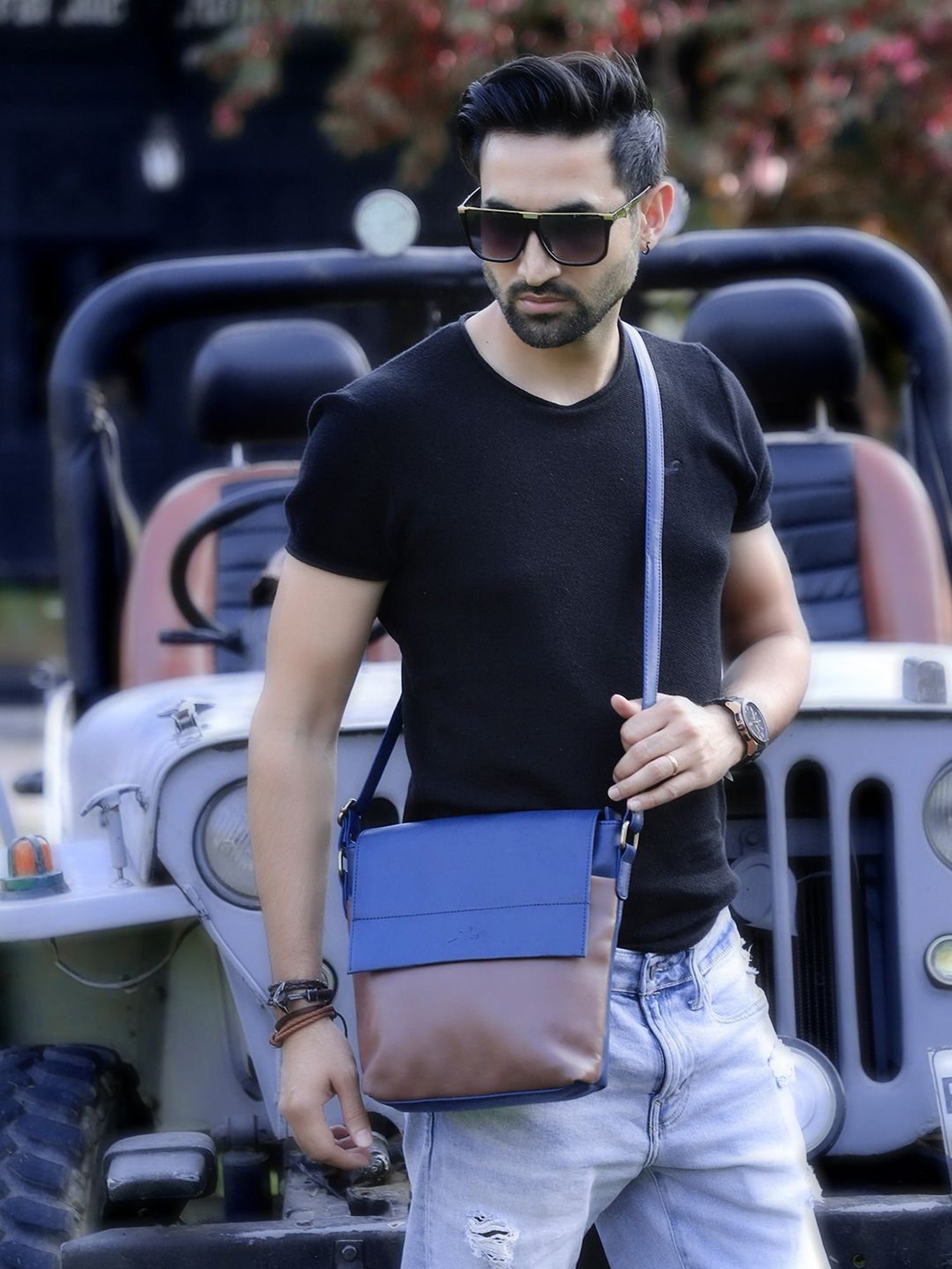 Yelloe Brown & Navy Solid Medium Cross Body Bag