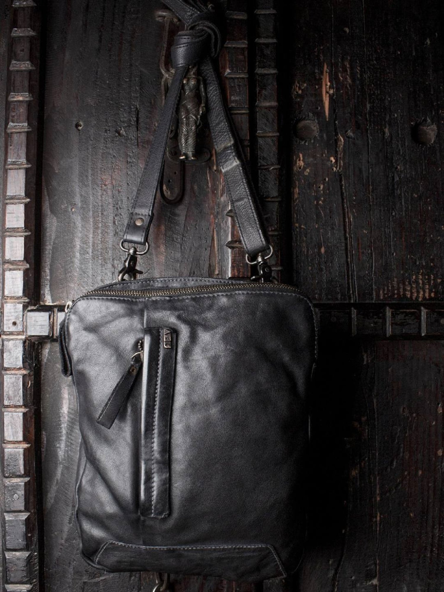 Art N Vintage Oliver Black Leather Solid Medium Cross Body Bag