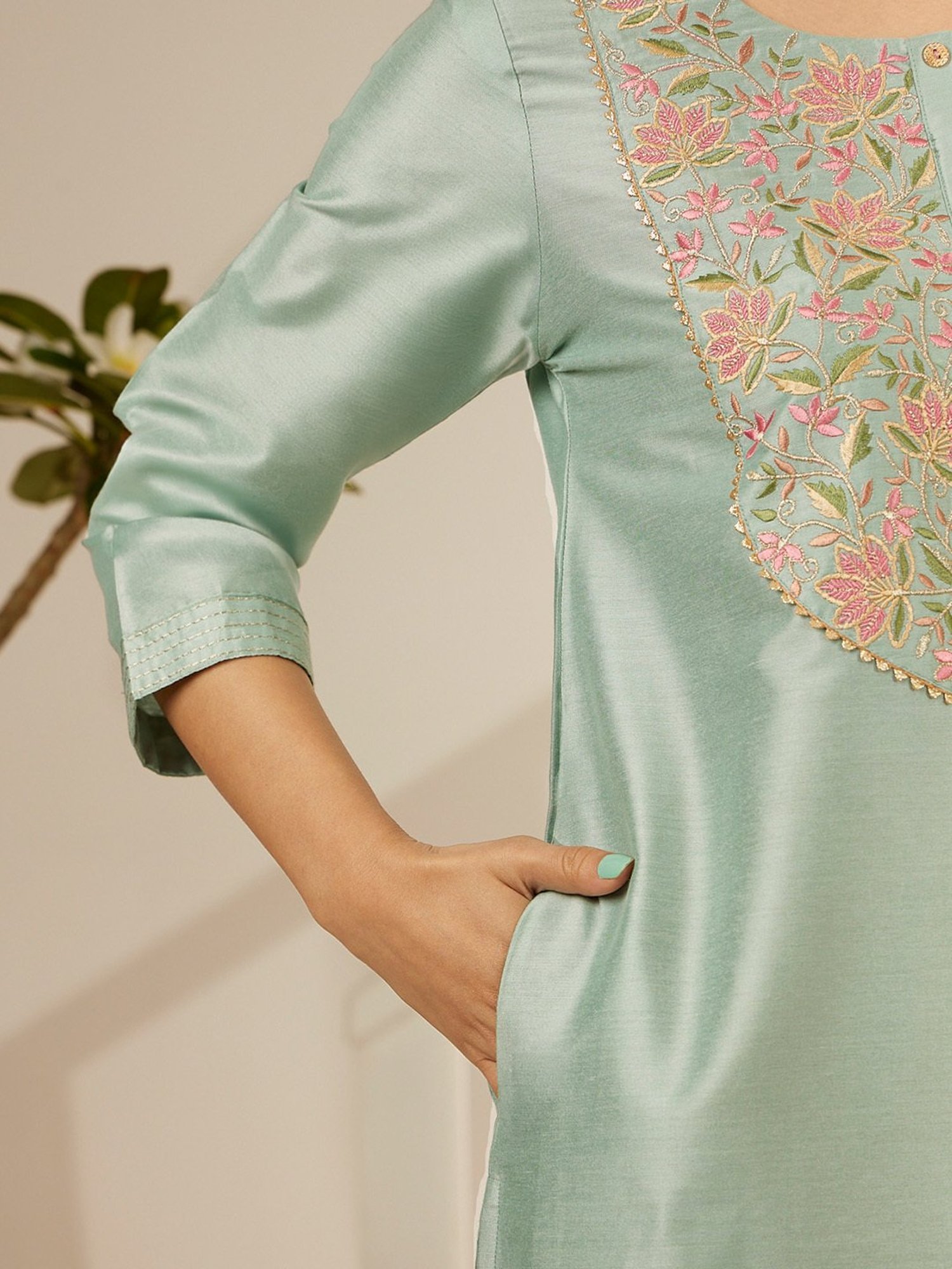 Daali Aqua Viscose Round Neck 3/4 Sleeves Blooming Mood Kurta with Two Pockets