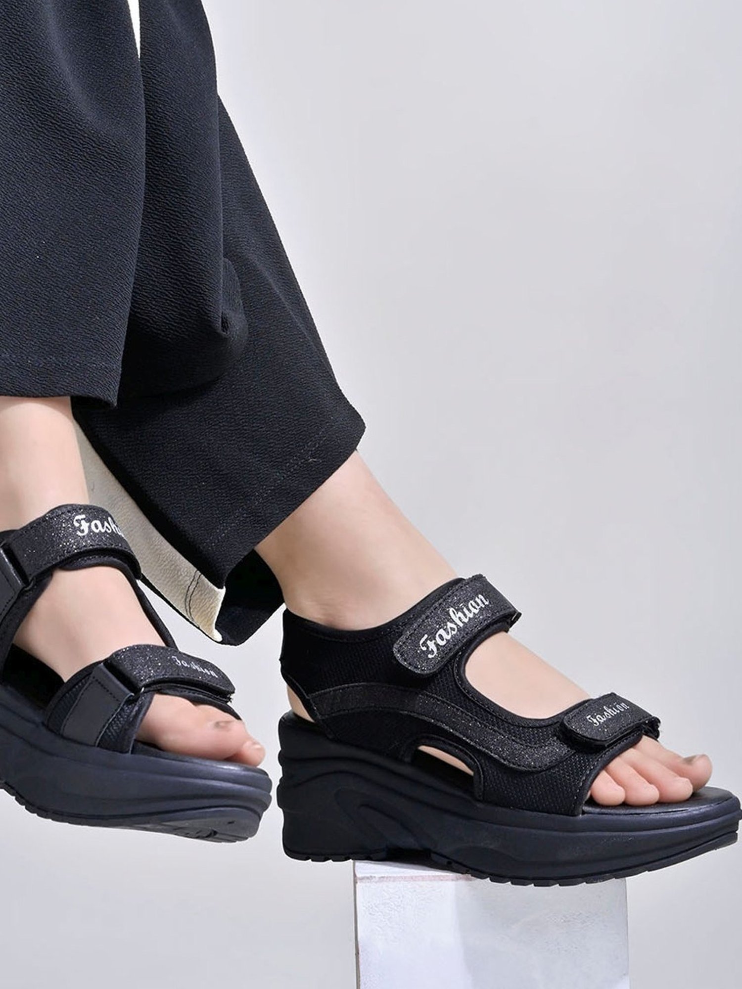 Shoetopia Women's Black Floater Sandals