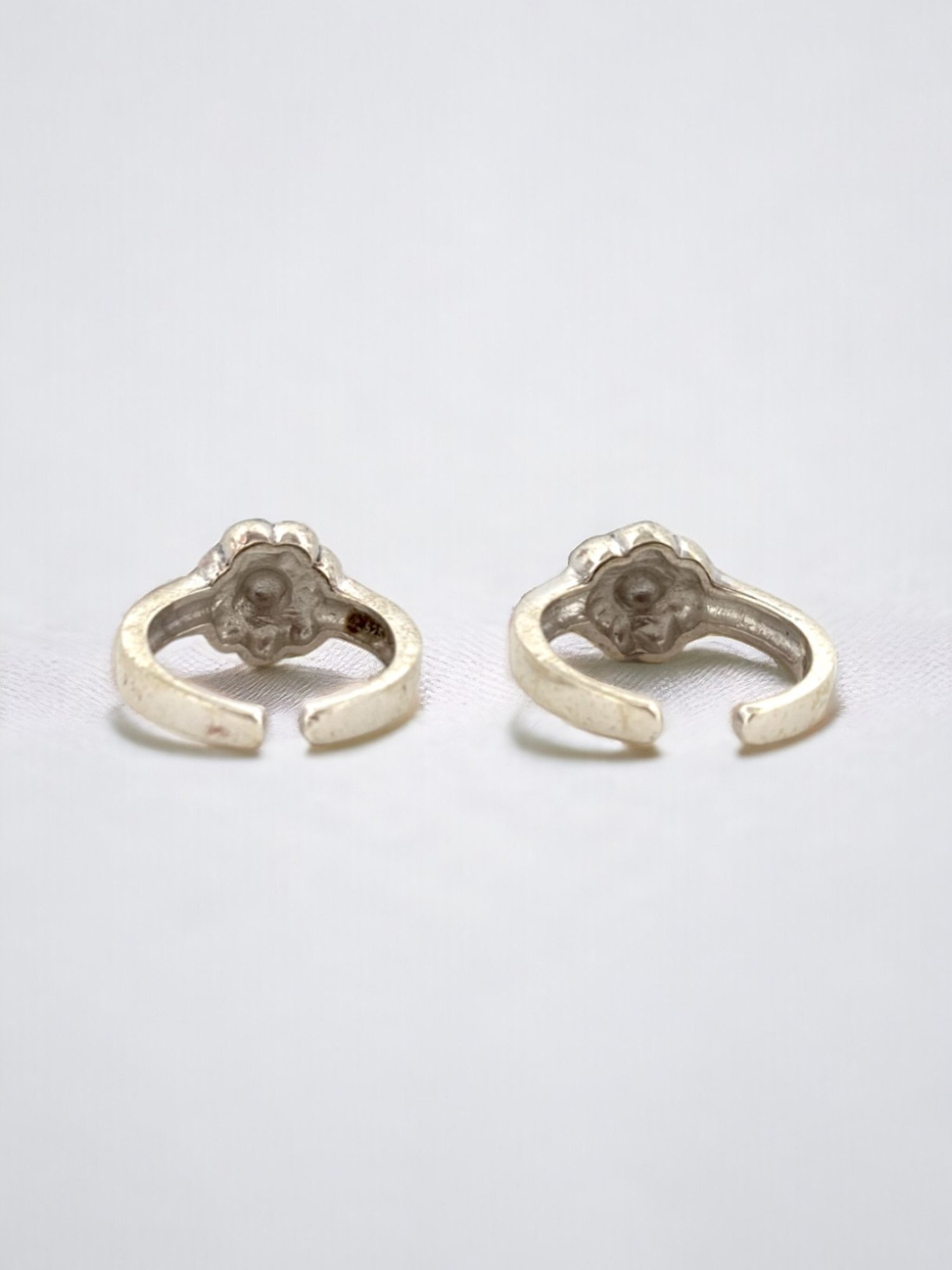 Rihi by P.C. Chandra Jewellers 925 Silver Flower Motif Toe-Rings for Women & Girls