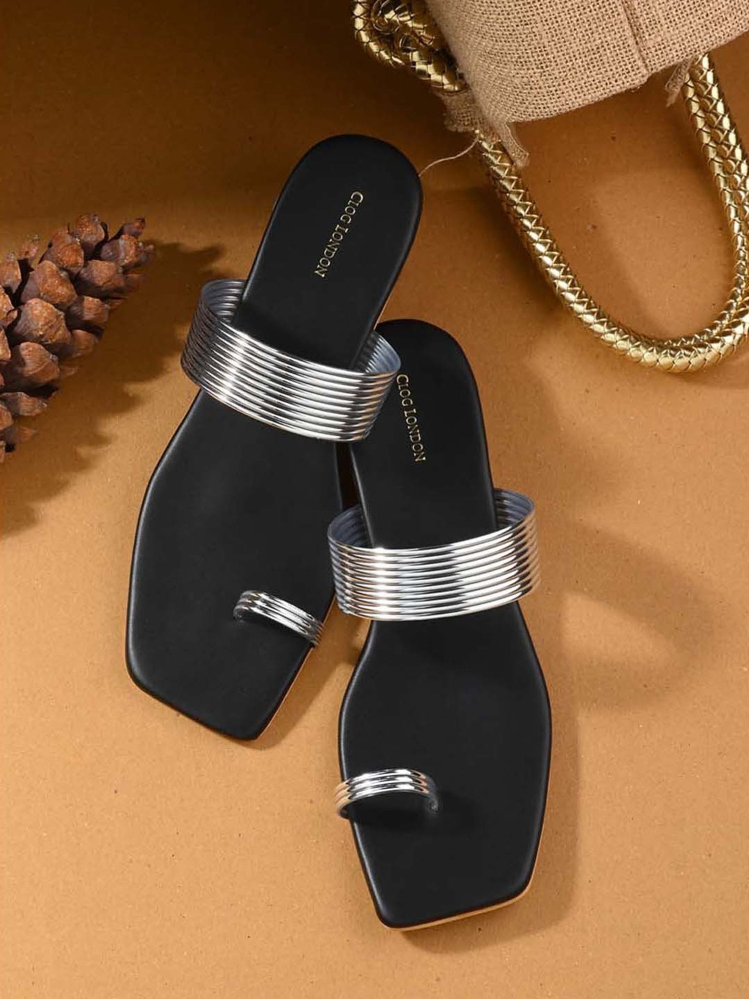 Clog London Women's Silver Toe Ring Sandals