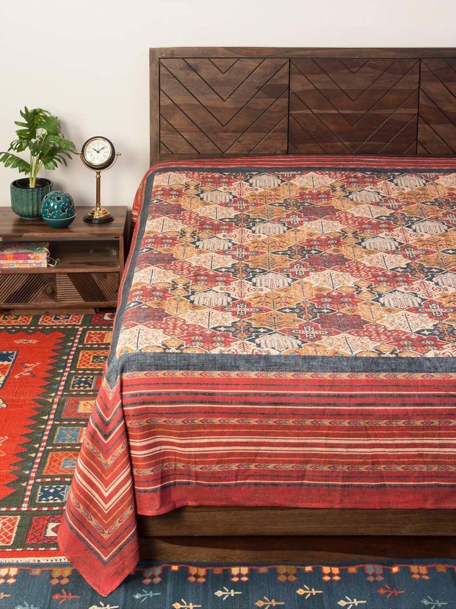 DDECOR Live beautiful Geometric Insignia Dove 210 TC Cotton Comforters - Set of 3